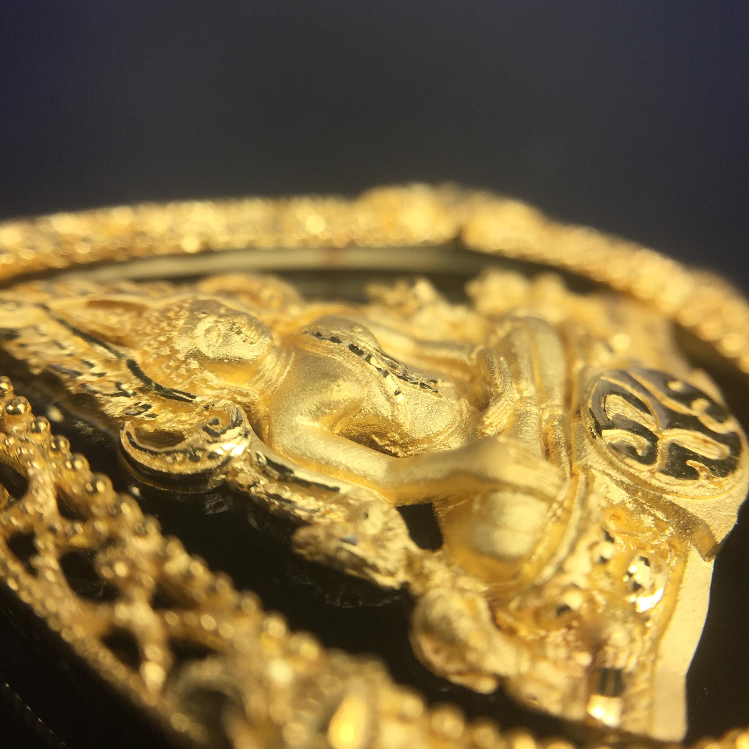 เหรียญพระพุทธชินราช ภปร. รูปหยดน้ำ โครงการ เพราะแผ่นดินนี้คือแผ่นดินเกิด เนื้อทองคำ (นน.รวม 7.3 กรัม) ปี2551 (ขนาด 21 x 29 มม.) (สวยงามหายาก)1ใน 3000องค์