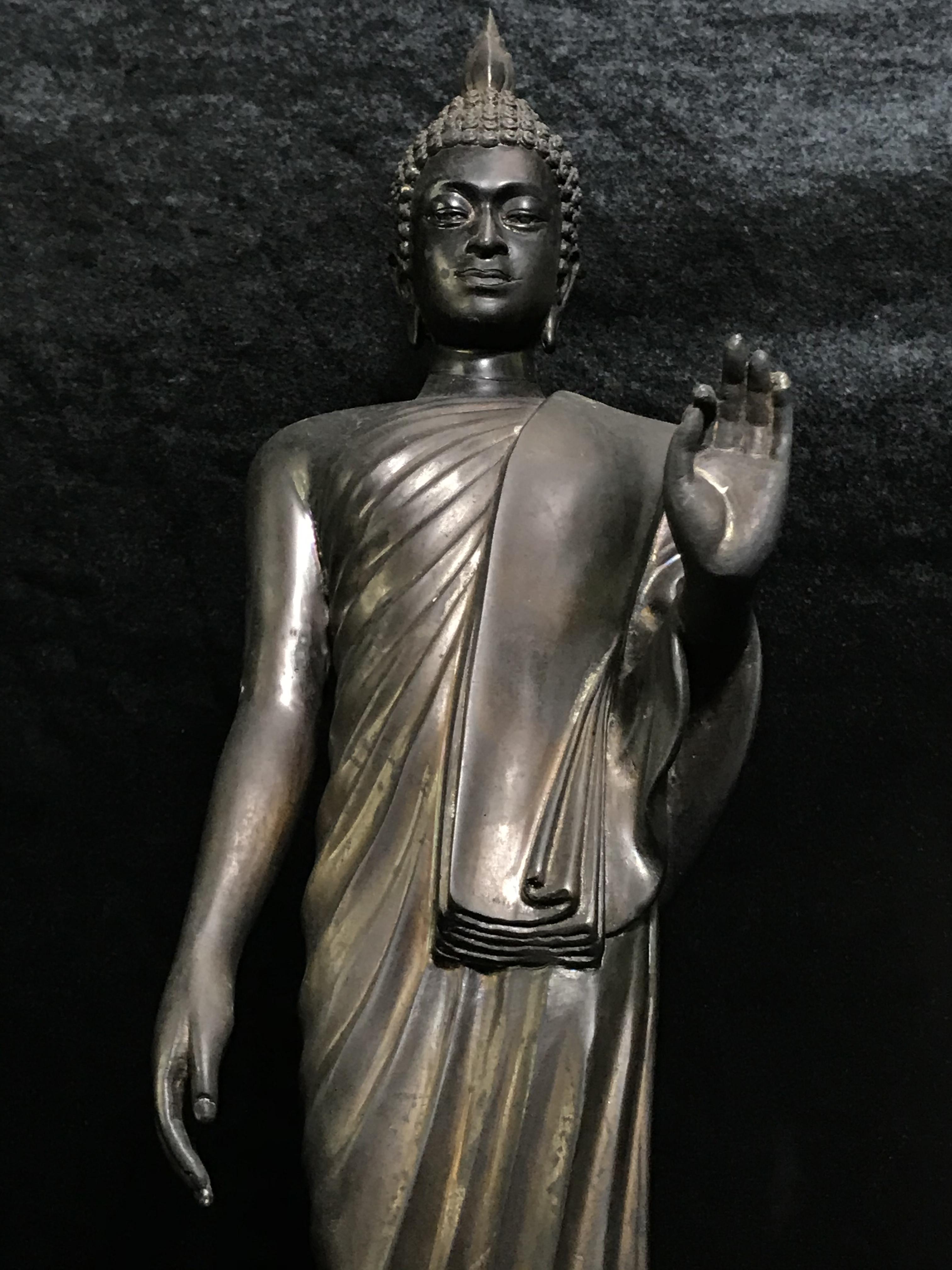 พระบูชา 25พุทธศตวรรษ พระศรีศากยะทศพลญาณ ประธานพุทธมณฑลสุทรรศน์ ปี 2530 ตราสัญลักษณ์ ในมหาวาระพระชนมพรรษา ครบ 5 รอบ 60 พรรษา เมื่อ 5 ธันวาคม พ.ศ. 2530 หมายเลข (๑๕)๓๖๕ ขนาดความสูง 15 นิ้ว รวมฐานสูง 18 นิ้ว(นิยมหายาก)