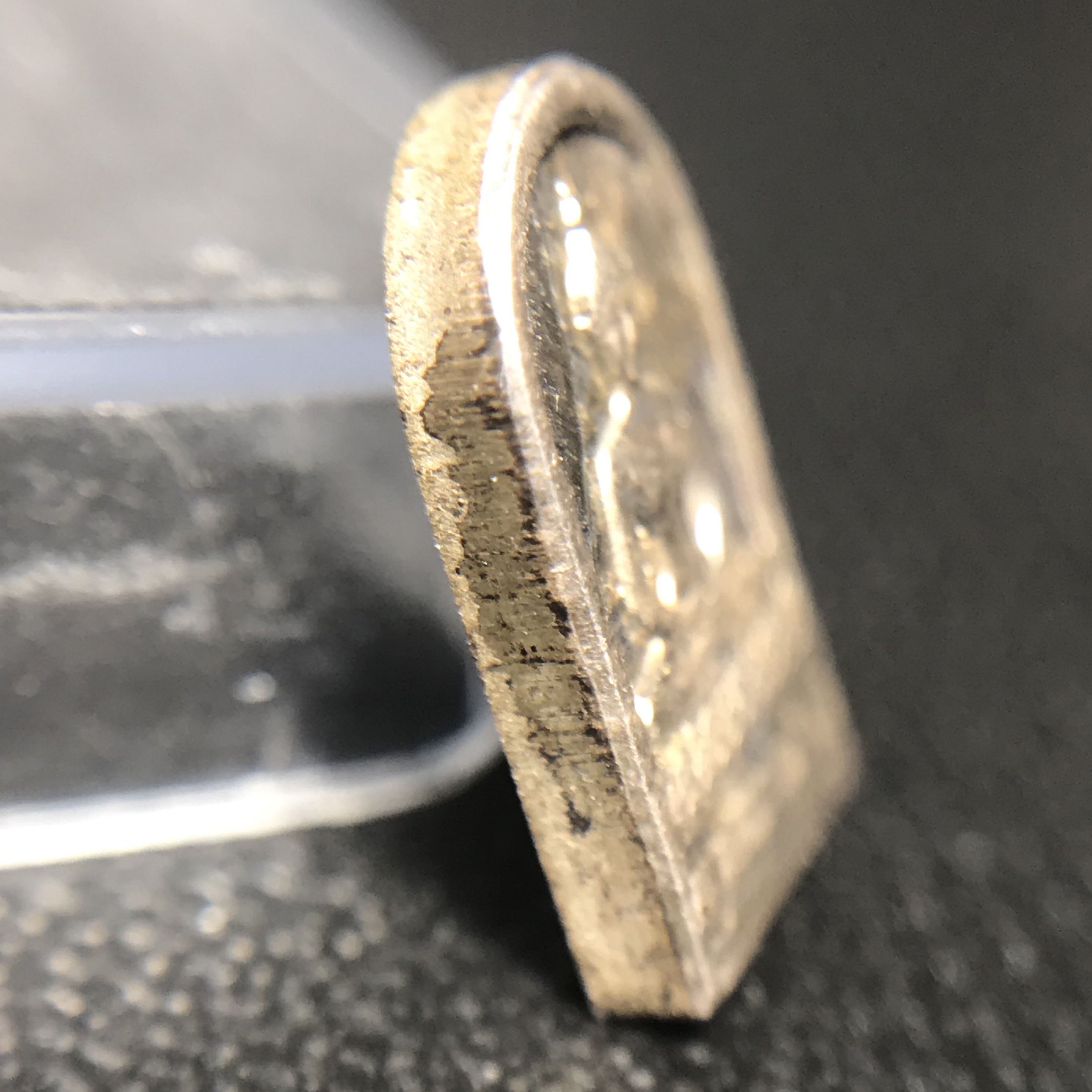 พระปรกใบมะขาม พระพุทธสิหิงค์ ภปร. ธรรมศาสตร์ 50ปี เนื้อเงิน(ในหลวงรัชกาลที่9 เสด็จเททอง)(พระปรกใบมะขาม ภปร. รุ่นแรก)(คัดสภาพสวยคมชัด ผิวเดิม)หายาก