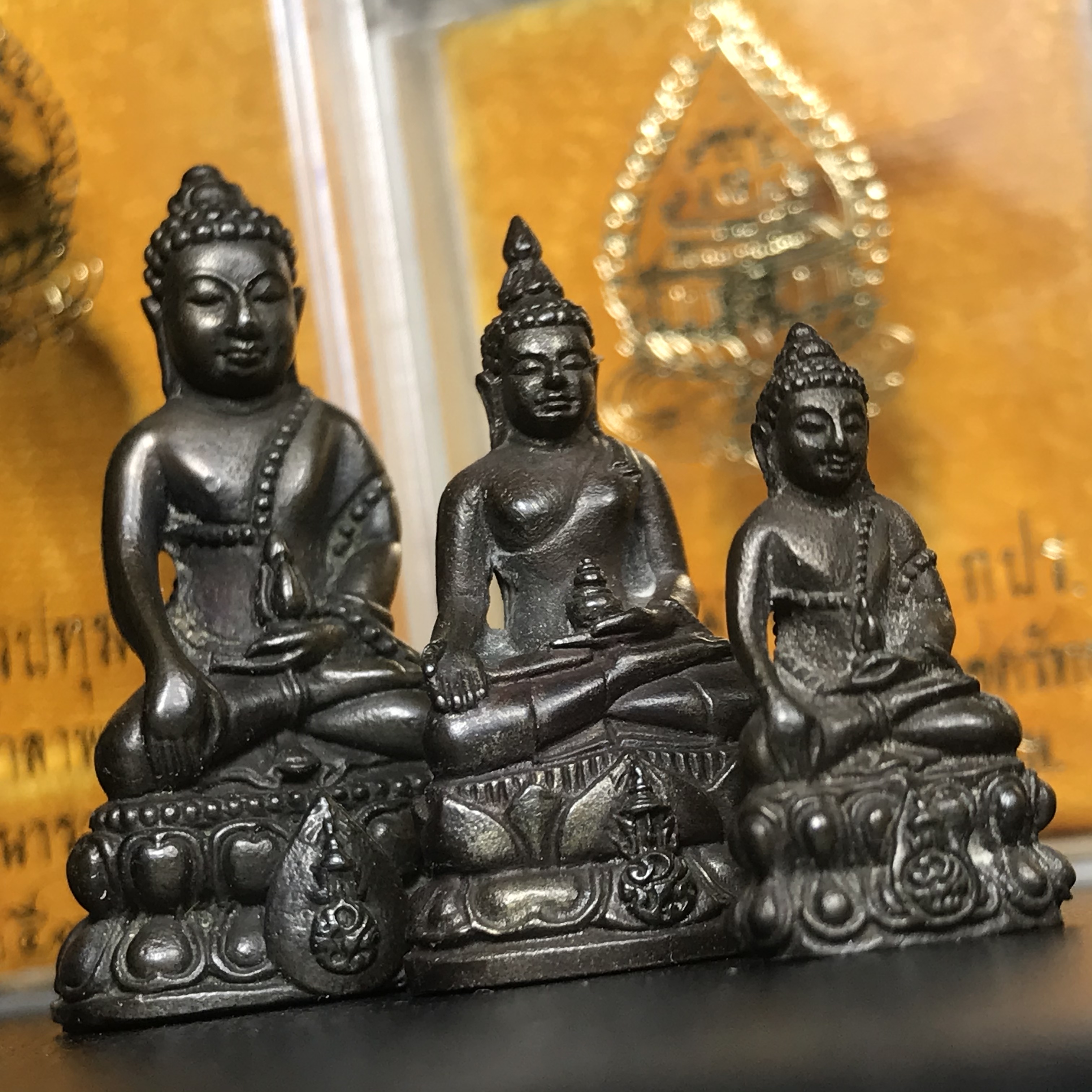 พระกริ่งนวปทุม ภปร.-พระชัยวัฒน์นวปทุม ภปร.-พระกริ่งไพรีพินาศ ภปร. รุ่นแรก วัดปทุมวนาราม ครบชุดเนื้อนวโลหะ ปี2535(ในหลวงรัชกาลที่9เสด็จเททอง)(1ใน3000ชุด)หายาก