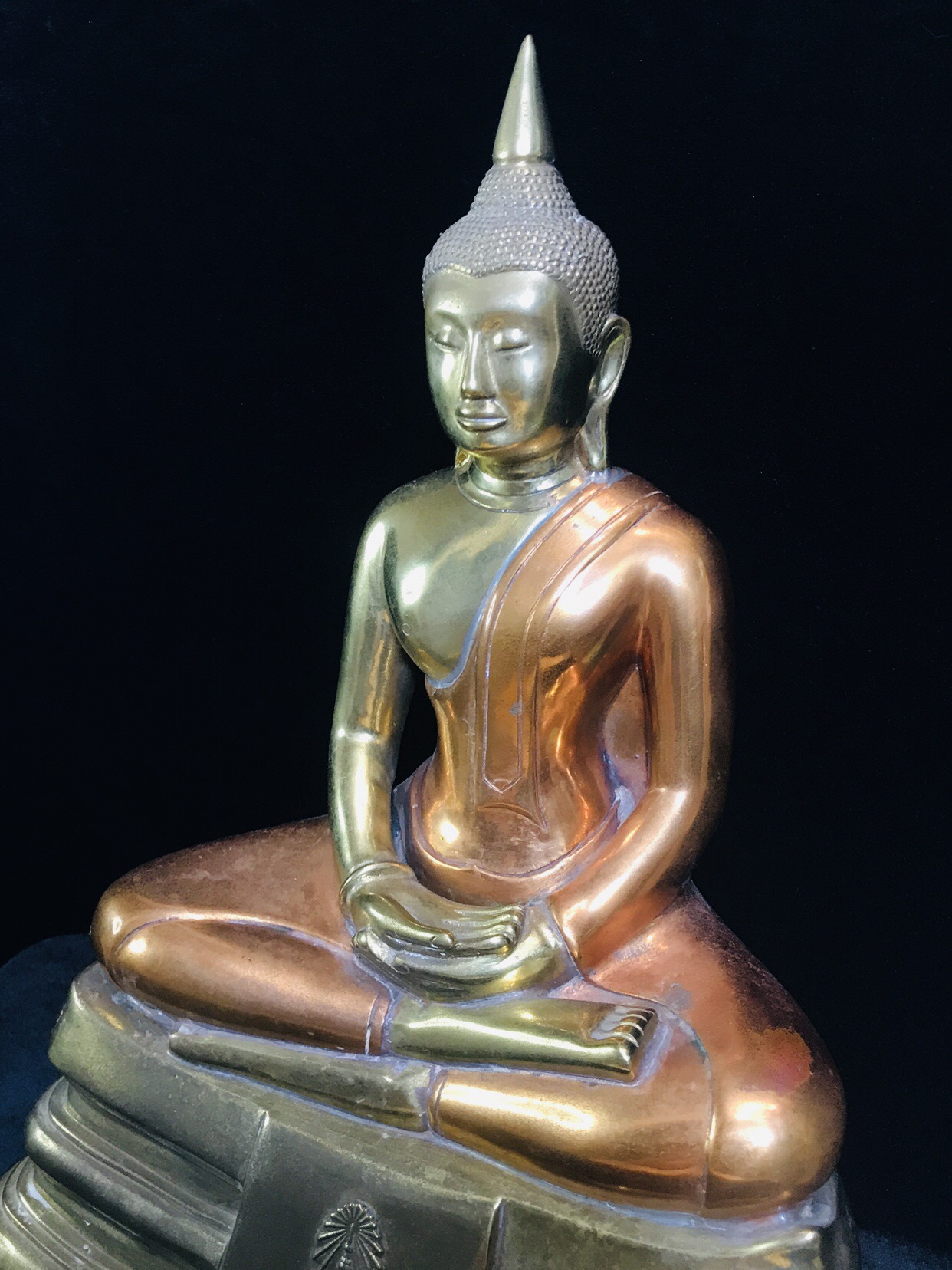 พระบูชาพระพุทธโสธร ภปร. รุ่นย้อนยุค ปี2539 กาญจนาภิเษกครองราชสมบัติครบ 50ปี หน้าตัก9นิ้ว เนื้อสามกษัตริย์ หมายเลข01314