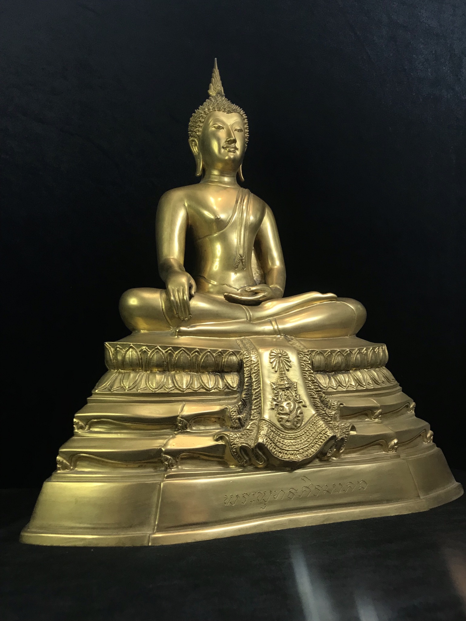 พระบูชาพระพุทธศิรมงคล ภปร. วัตถุมงคลคุ้มเกล้า ปี2524 ของมูลนิธิคุ้มเกล้า โรงพยาบาลภูมิพลจัดสร้าง ขนาดหน้าตัก 9 นิ้ว(ในหลวงทรงจุดไฟพระฤกษ์และเททอง)(พบเจอและหายากมาก)