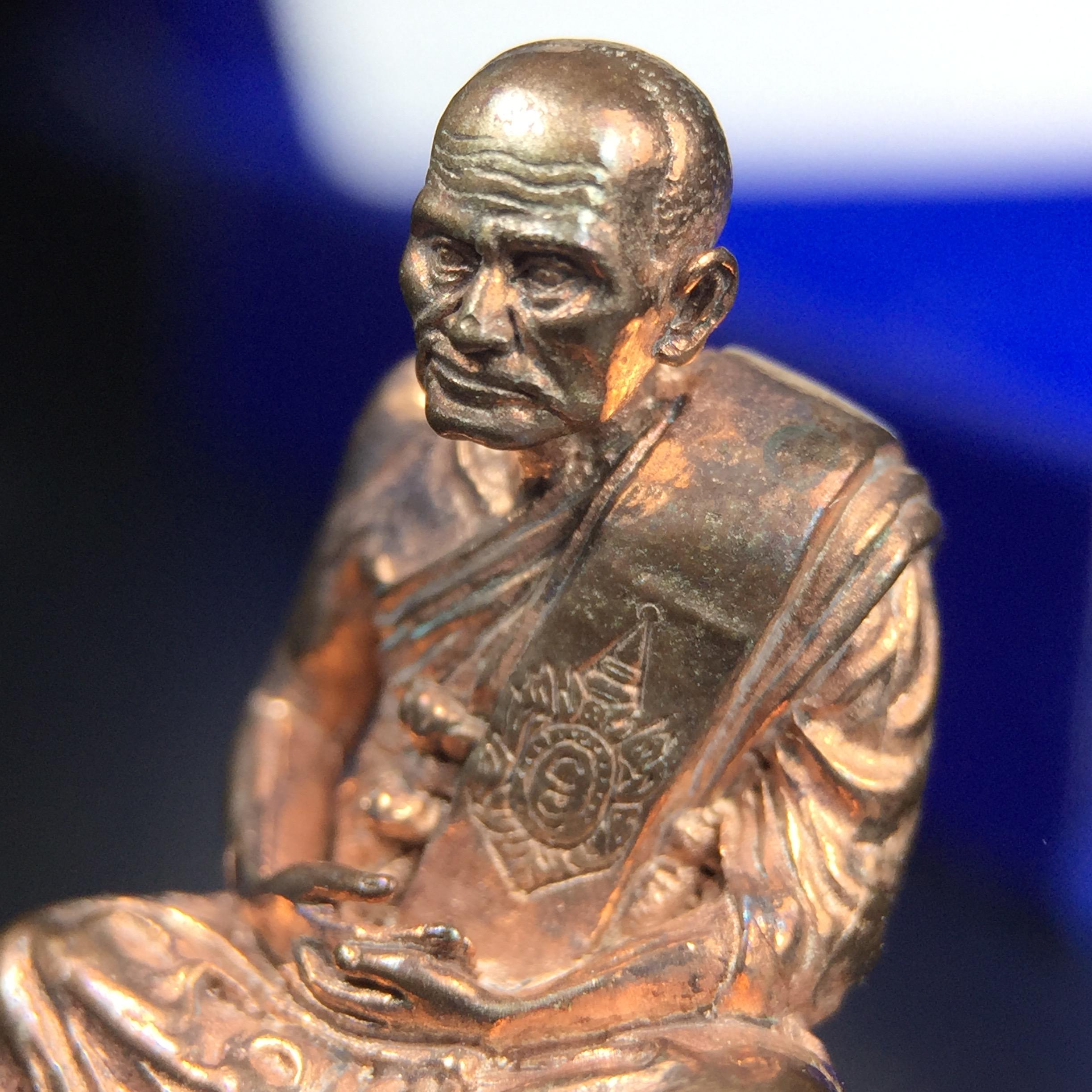 รูปหล่อหลวงพ่อเงิน วัดบางคลาน จ.พิจิตร พิมพ์หน้าเหมือนหลวงพ่อ "รุ่น 91 ปี กรมเสมียนตรา" กระทรวงกลาโหมจัดสร้างในปี 2543 พุทธาภิเษกใหญ่ 3 วัด 3พิธีวัดสุทัศน์ /วัดบางคลาน/วัดพระแก้ว เนื้อนวโลหะปัดเงา(แก่ทองคำ)พุทธศิลป์งดงามมากหายาก(ตอกโค๊ตหมาย ๖๐๘)