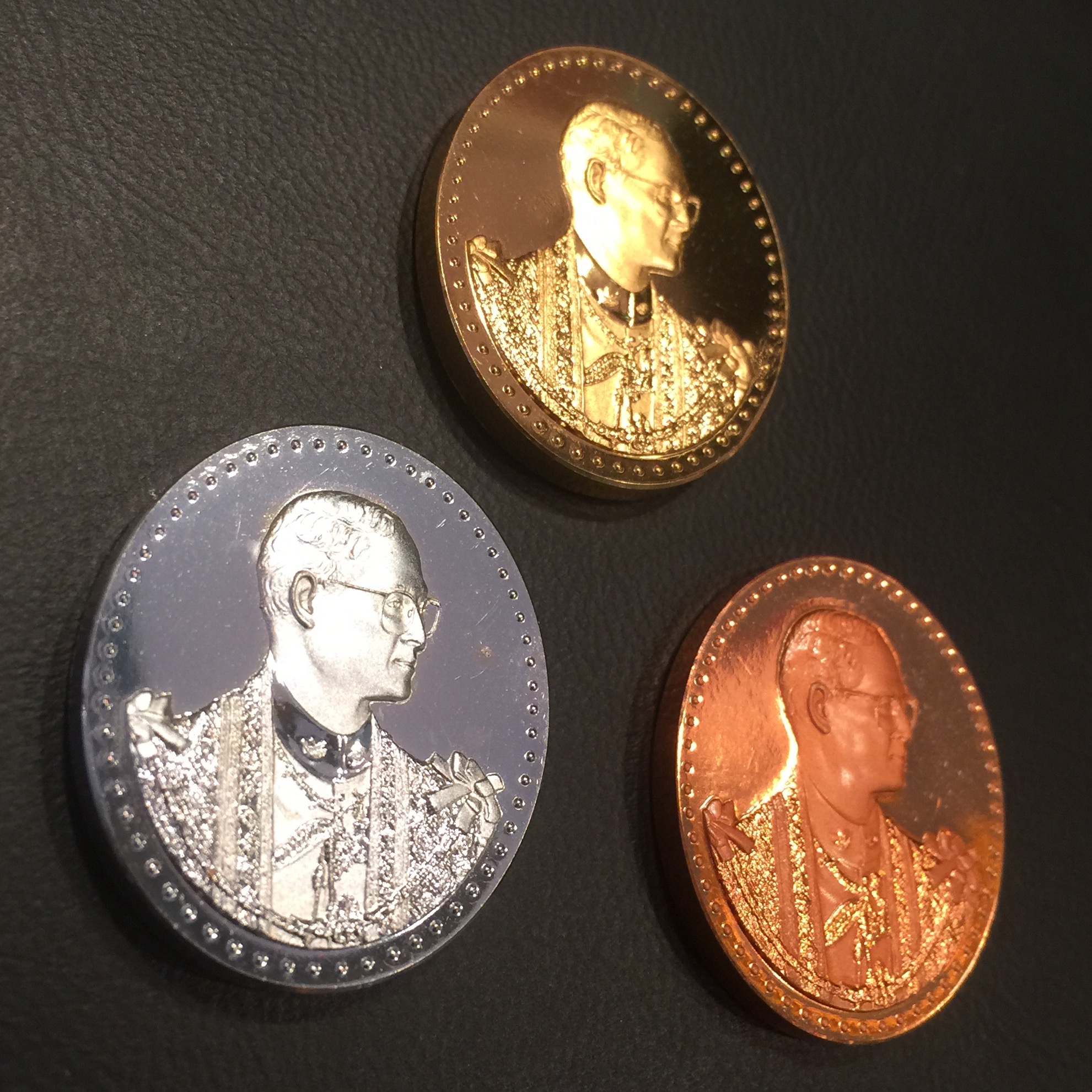 ชุดเหรียญ พระบาทสมเด็จพระเจ้าอยู่หัว 75 พรรษา