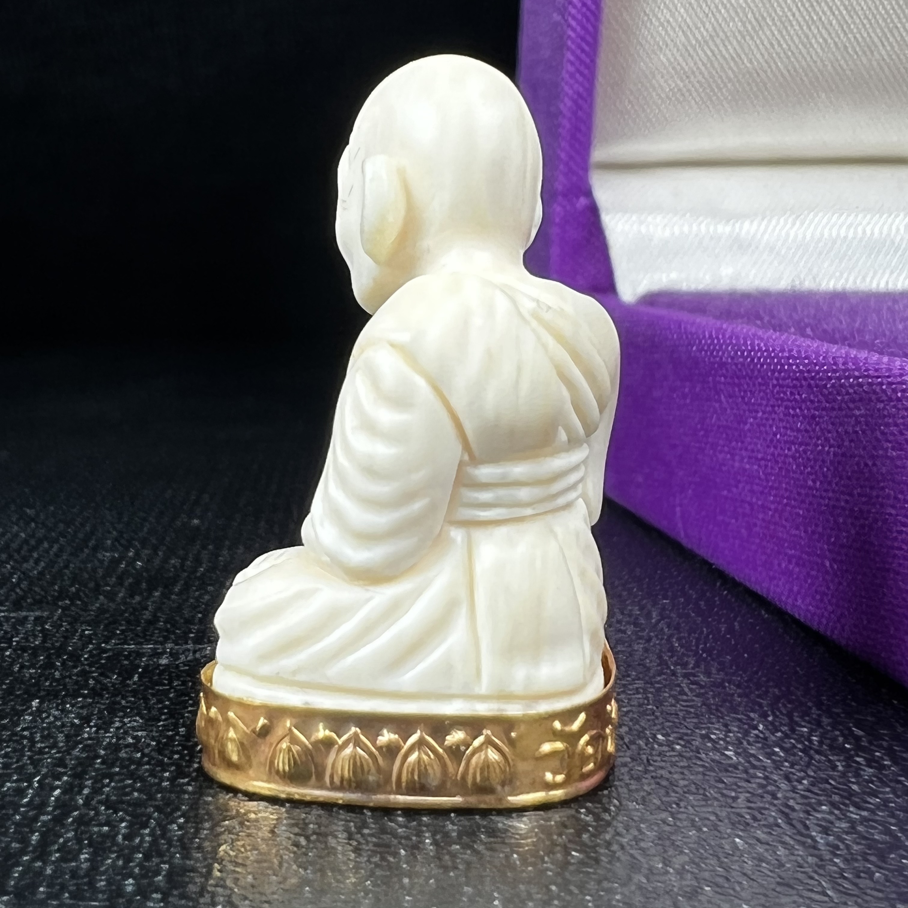 สมเด็จหลวงปู่ทวด รุ่นคชสารหมื่นปี (ศิลปาชีพ) วัดช้างให้ ปี2541(พิมพ์ลอยองค์ฐานทองคำโค๊ตทองคำ)นิยมหายาก