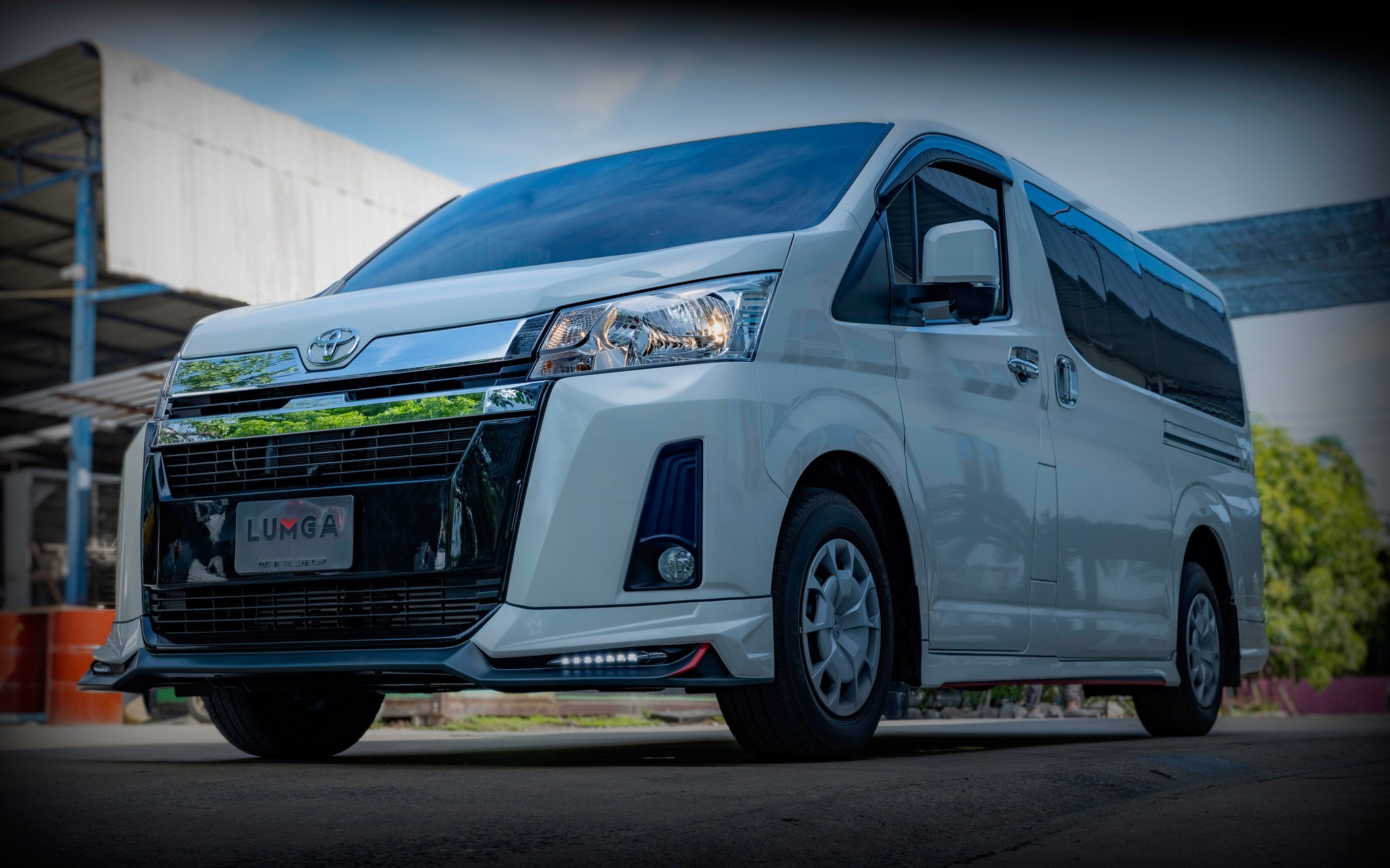 Toyota Hiace 2019 V.2 bodykits by Amoriz