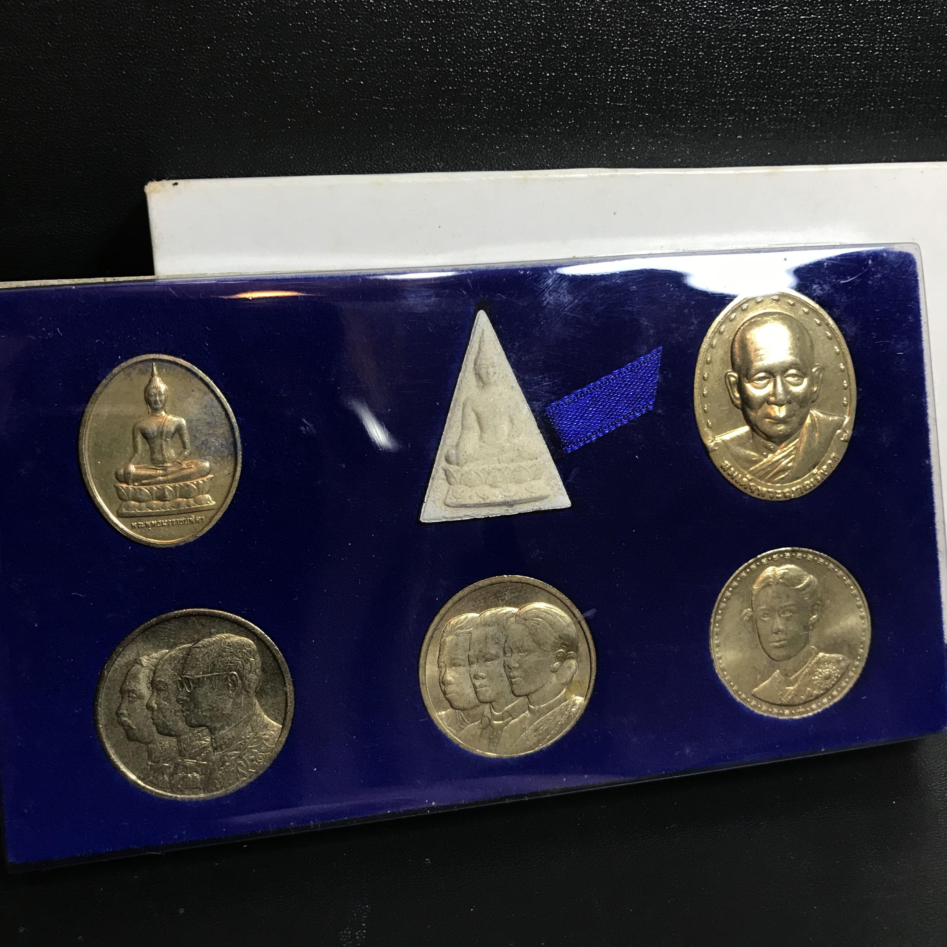 ชุดที่ระลึกครบ 84 ปี โรงพยาบาลจุฬาลงกรณ์ สภากาชาดไทย 30 พฤษภาคม พ.ศ.25241(ในหลวงรัชกาลที่9เสด็จในพิธี)