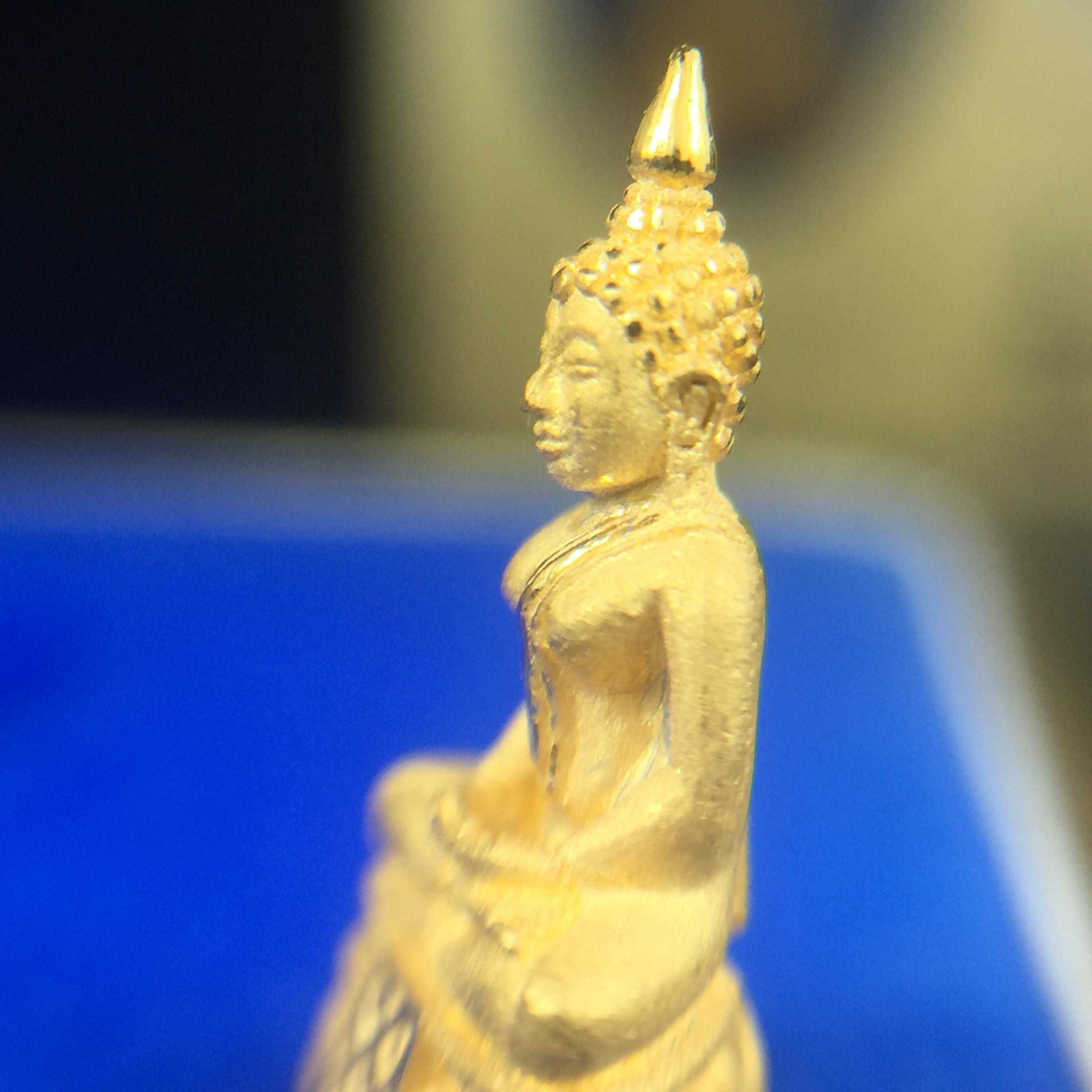 พระพุทธโสธร(หลวงพ่อโสธร) รุ่นสร้างอุโบสถ ปี2539 เนื้อทองคำ ลอยองค์พิมพ์เล็ก(หายาก) สภาพสวยเดิมกล่องบรรจุการ์ดใบรับรองเดิมครบสมบูรณ์