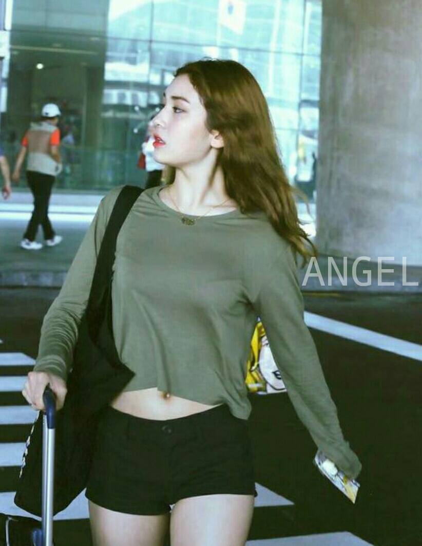 ครอปแขนยาว