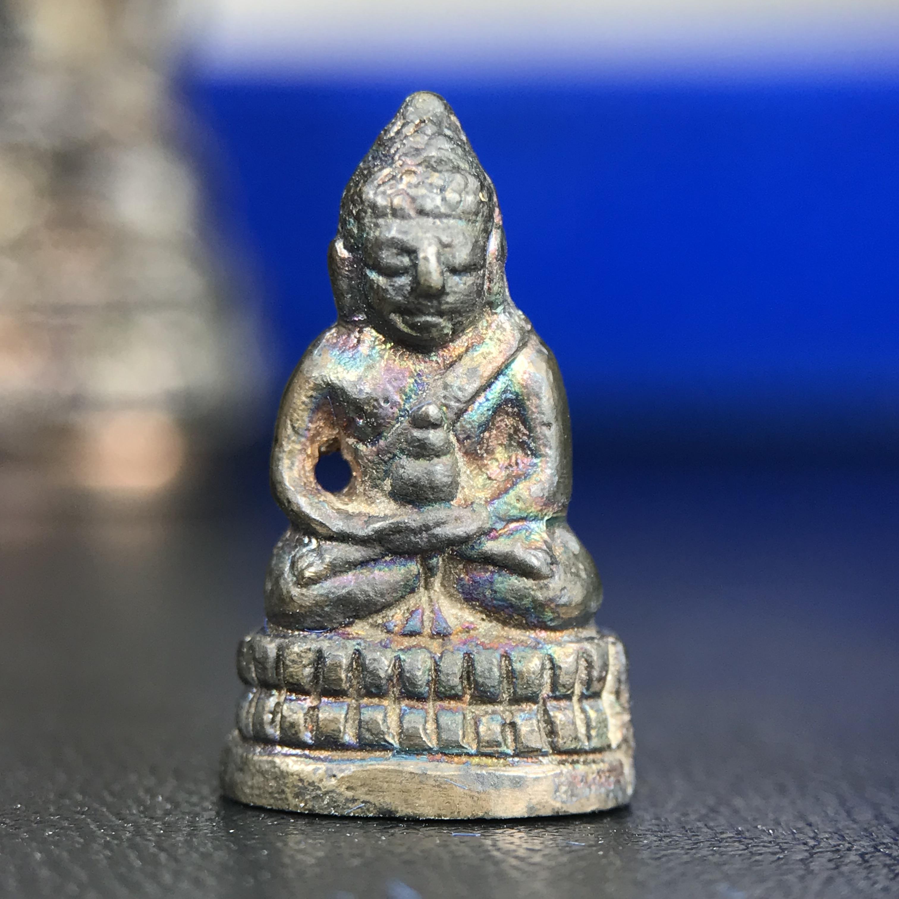 พระกริ่ง-พระชัยวัฒน์ สว. 90 พรรษาสมเด็จย่า ปี2533 เนื้อนวโลหะ(แก่ทองคำผสมทองคำเยอะมากรุ่นนี้)(ในหลวงรัชกาลที่9เสด็จในพิธี)(หล่อแบบโบราณอุดมวลสาร 108 แบบฉบับพระกริ่งใหญ่สายวัดสุทัศน์ พระสังฆราช(แพ))(1 ใน 3000 ชุด) หายาก(***องค์นี้ผิวเนื้อนวโลหะสวยมาก***)