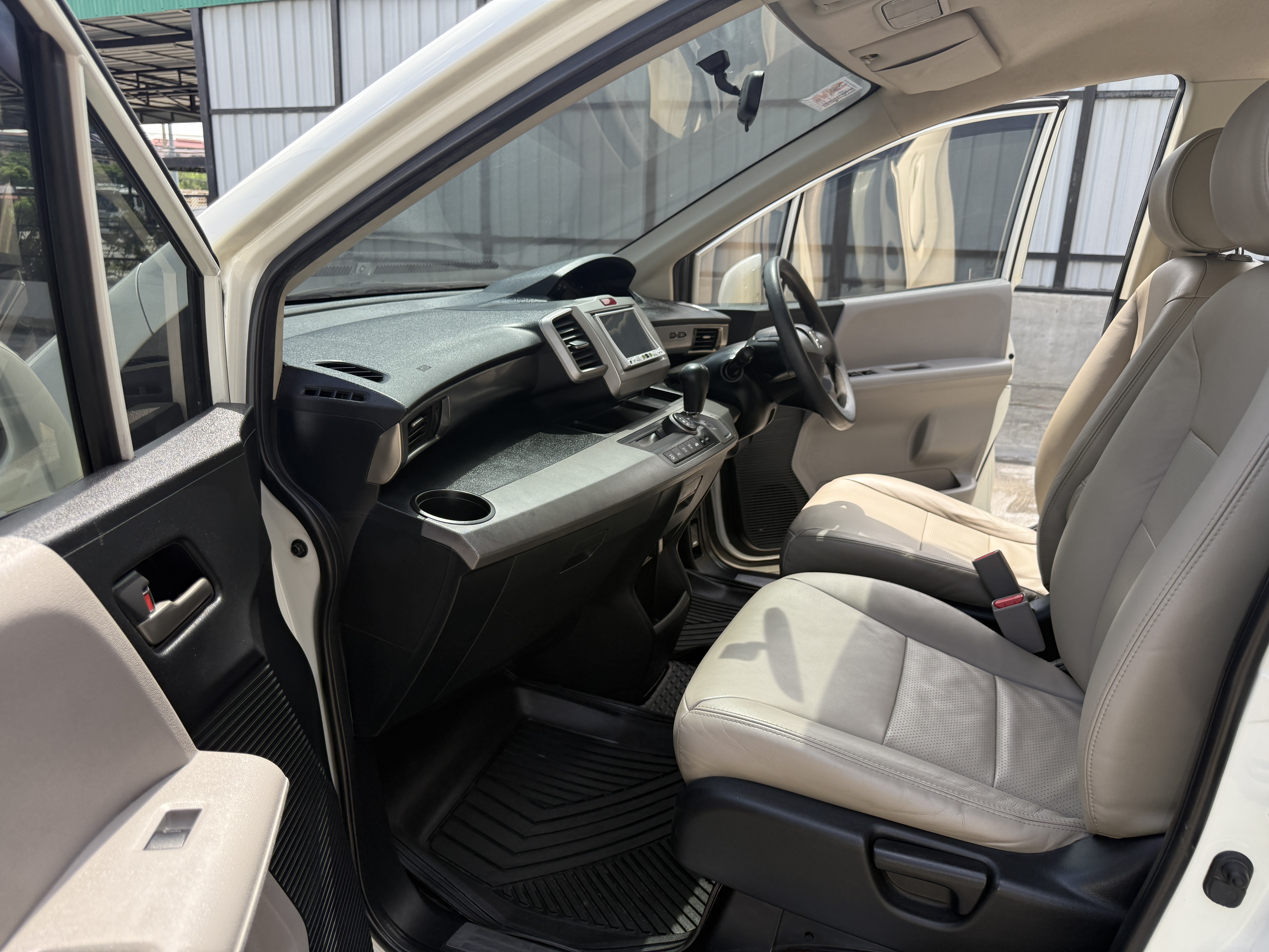 Honda Freed 1.5 E Limited At 2012 ขาวมุก