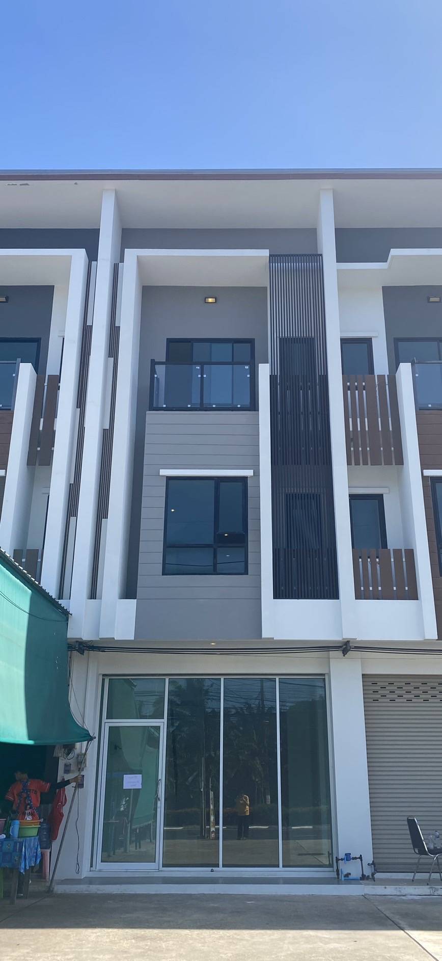 For Sales : Chaofah, 3-Storey Commercial Building, 3 Bedrooms 4 Bathrooms