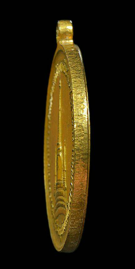 เหรียญทรงผนวช ในหลวงรัชกาลที่9 วัดบวรนิเวศวิหาร พ.ศ.2508 เนื้อทองเหลือง พิมพ์ธรรมดา(เจดีย์ไม่เต็ม)