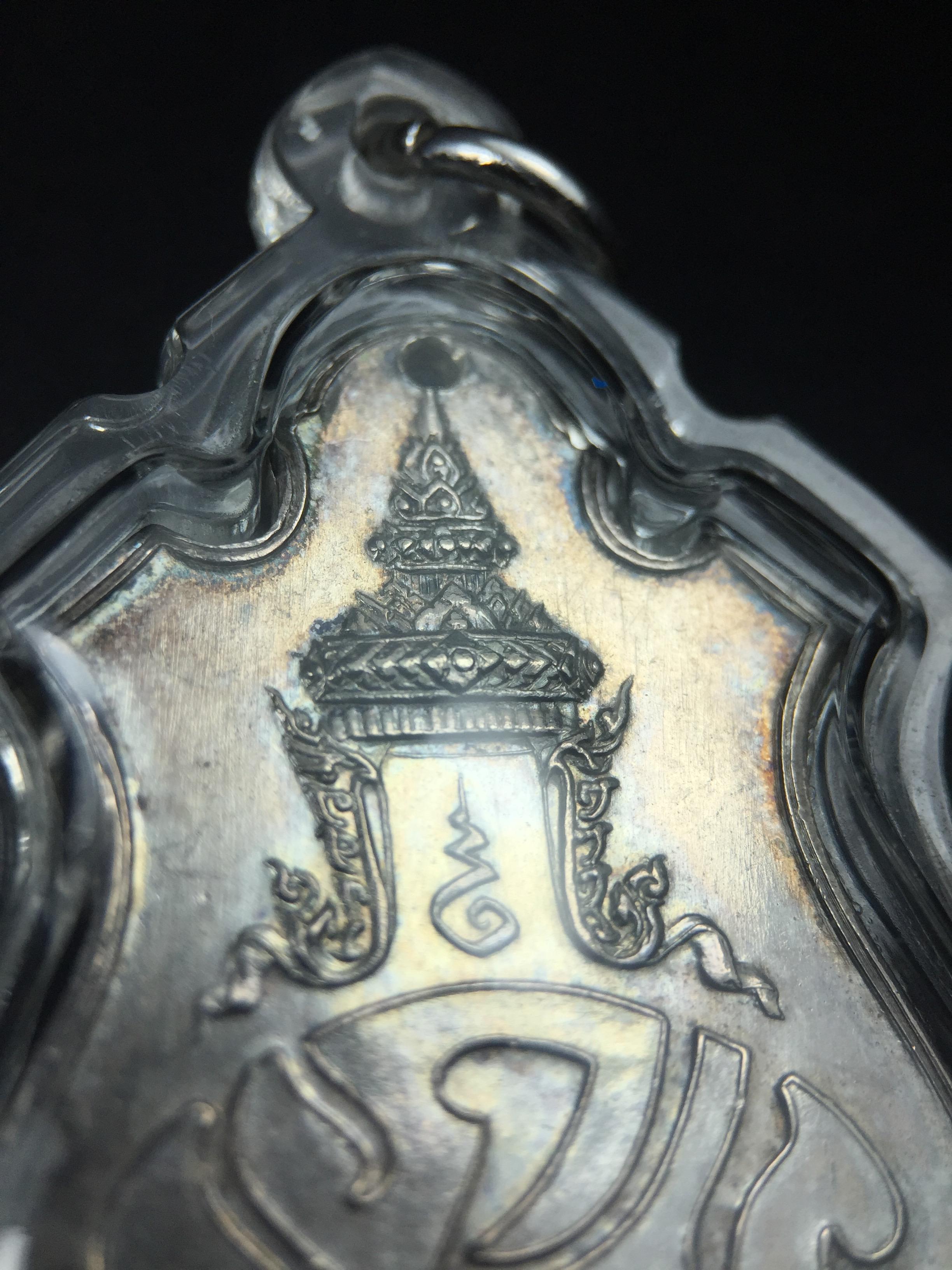 เหรียญสังคีตมงคล ภปร. ปี 2509(พระราชทาน)สุดยอดหายาก สร้างโดยพระราชทรัพย์ส่วนพระองค์ของพระบาทสมเด็จพระเจ้าอยู่หัวรัชกาลที่9(1ใน300 เหรียญ)เนื้อเงินสภาพสวยๆมีผิวขึ้นน้ำทองรุ้งๆเดิมๆตามกาลเวลา