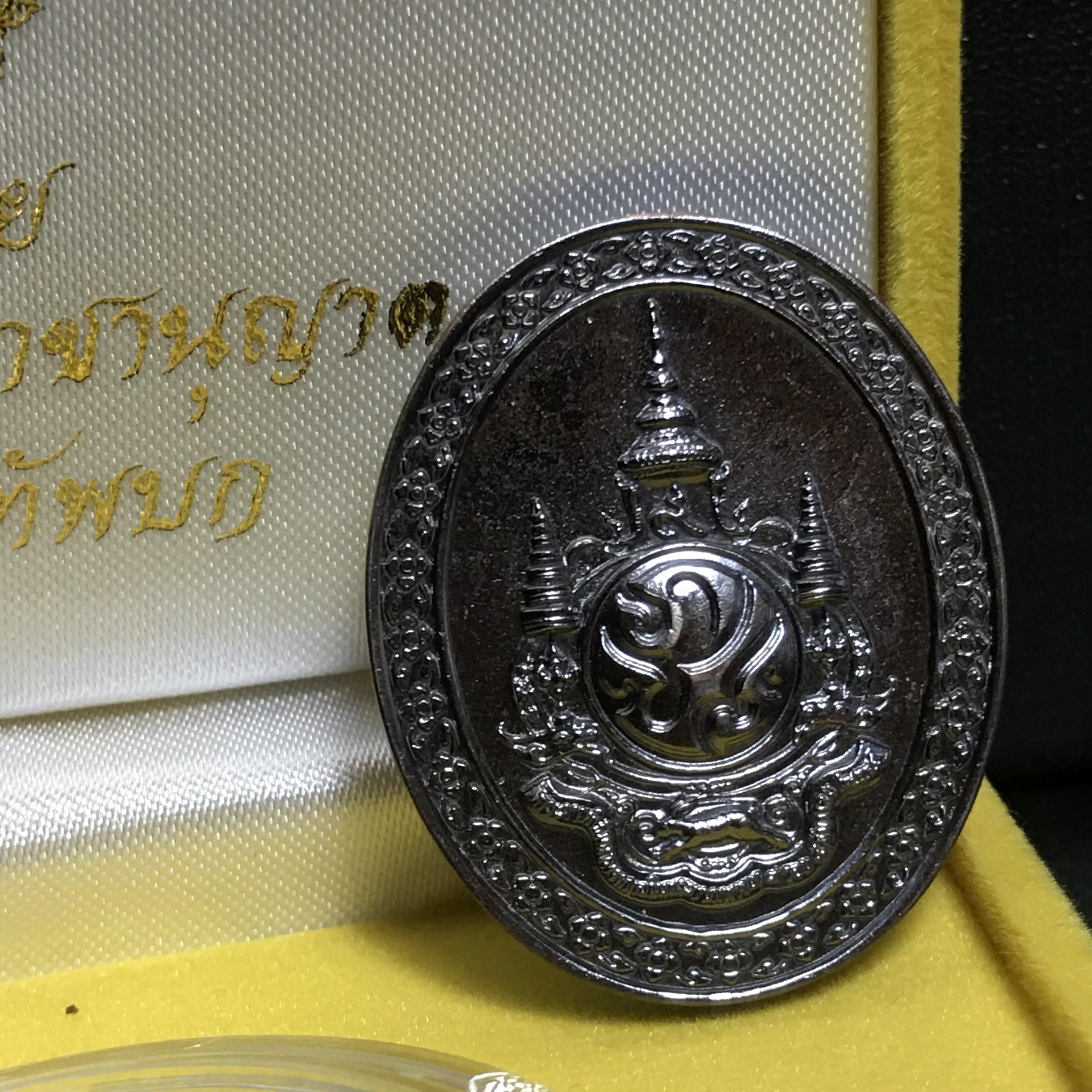 เหรียญพระพุทธเมตตาเสนานาถ ภปร. 84พรรษา ในหลวงรัชกาลที่9 เนื้อนวโลหะ โดยพระบรมราชานุญาต กองทัพบกจัดสร้าง ปี2556