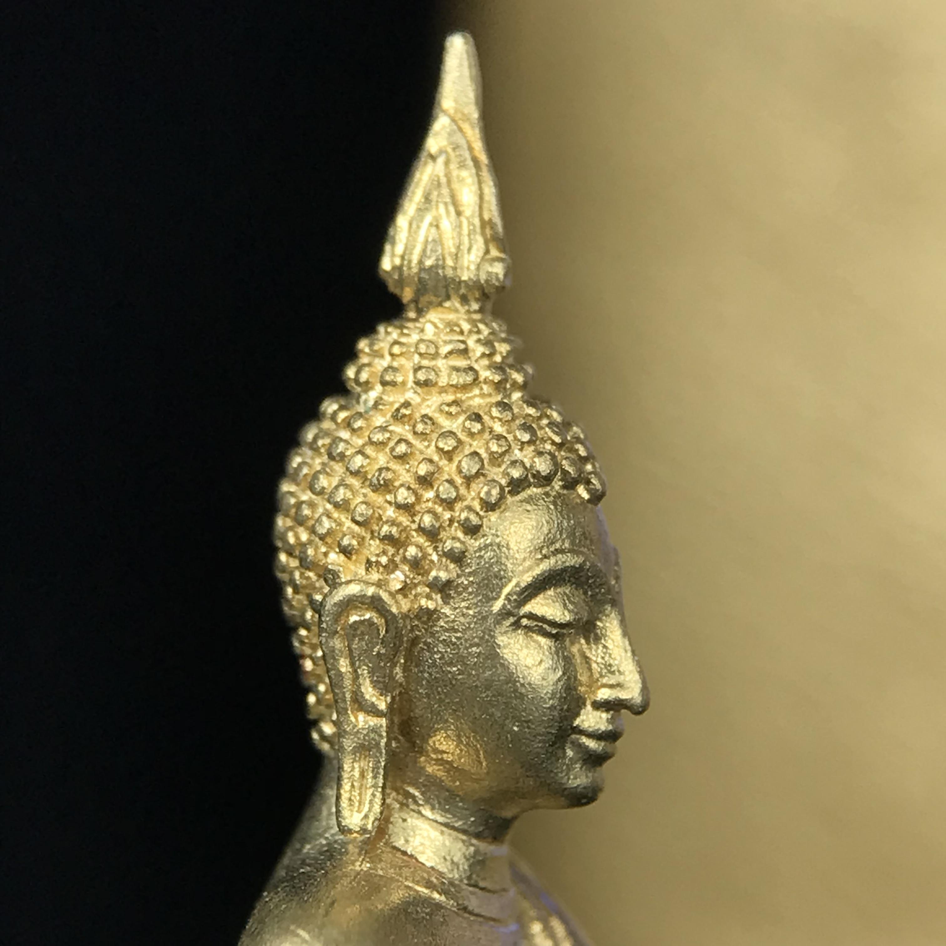 พระกริ่งพระพุทธนวราชบพิตร ตรากาญจนาภิเษกครองสิริราชสมบัติครบ 50 ปี รัชกาลที่ 9 ปี 2540 เนื้อทอง93(หายากพบเจอน้อยมาก) ขนาดสูง 3.2 ซม. พุทธศิลป์สวยงดงามและพิธีใหญ่วัดพระแก้ว(พุทธนวราชบพิตร นิมิตรหมายแห่งความสามัคคี ด้วยไมตรีแห่งองค์พระภูมิพล)