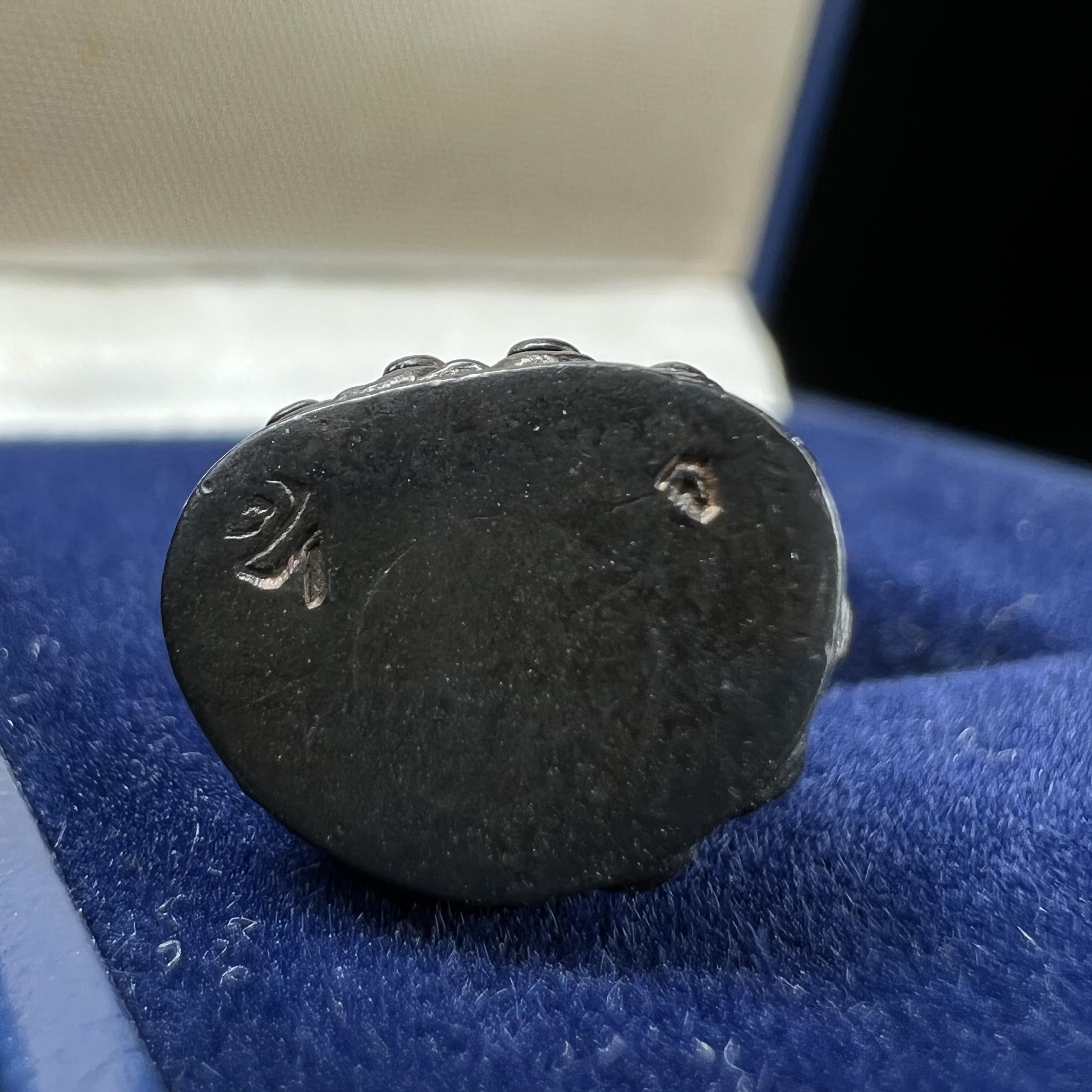 พระกริ่งพุทธอุดมสมบูรณ์(พระปุ้มปุ้ย)รุ่นแรก เนื้อนวโลหะเต็มสูตร วัดบวรนิเวศวิหาร ปี2535 แขวนบูชาไม่มีอดอยาก มีความอุดมสมบูรณ์สมตามลักษณะและมงคลนามตามชื่อ ตามปรารถนา(1ใน2000องค์)หายาก