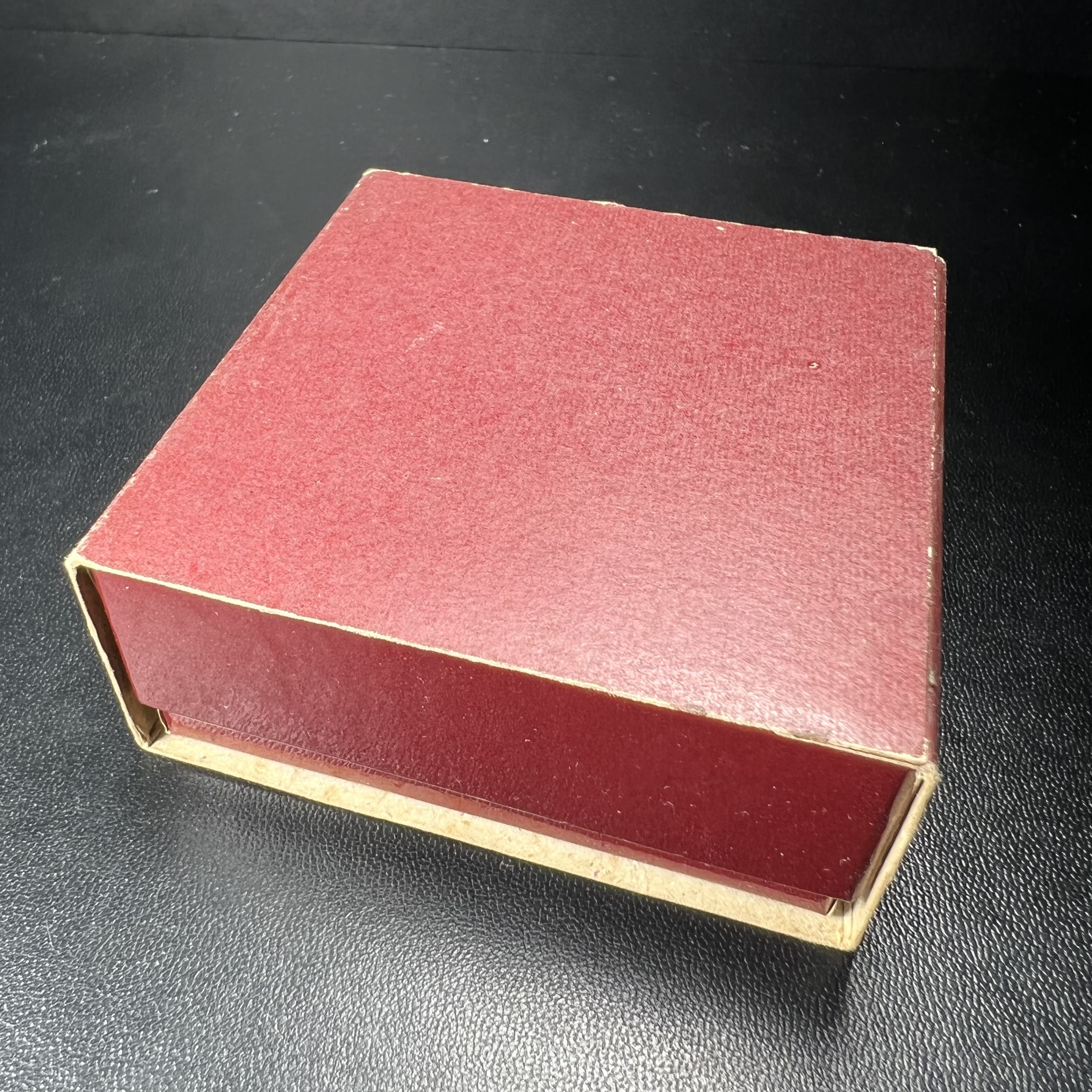 พระแก้วมรกต ภปร.(รุ่นแรก) ปี2545 รุ่นฉลองกรุงรัตนโกสินทร์ครบ 220 ปี เนื้อเงินสามกษัตริย์ พิมพ์เล็ก หล่อลอยองค์