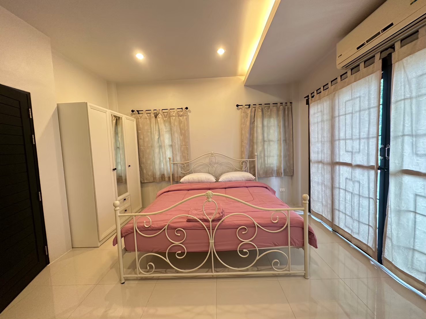 For Rent : Town home near Super Cheap Market, 3 Bedroom 3 Bathroom