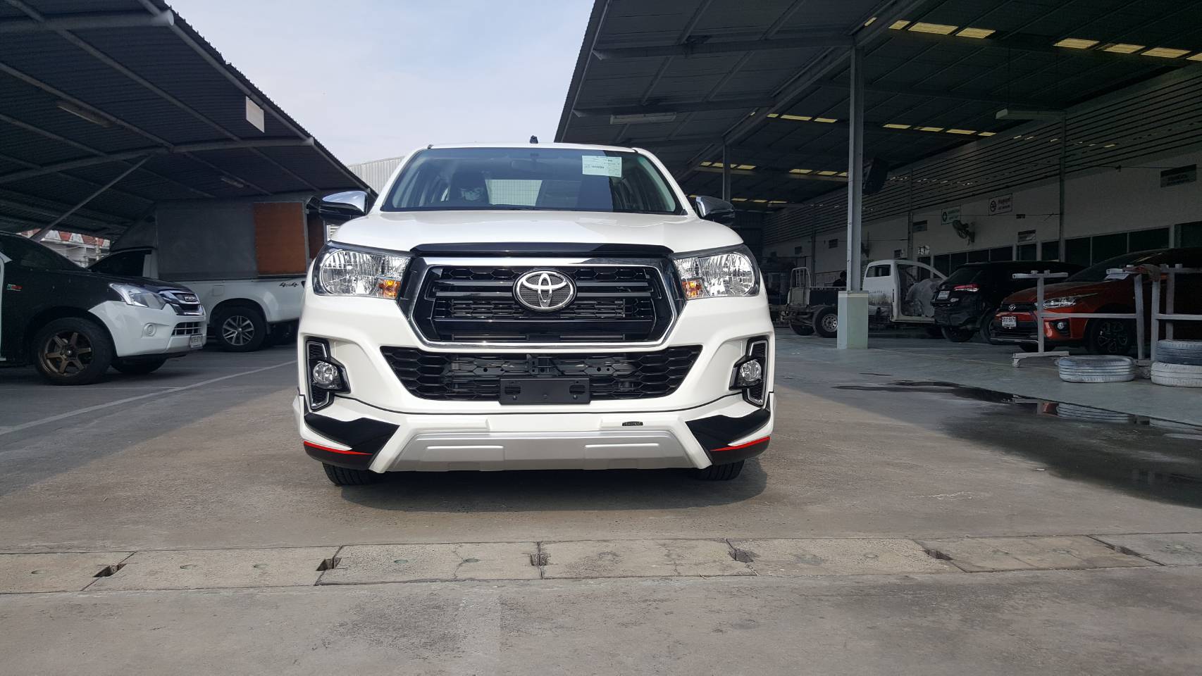 Toyota Revo Rocco body kits by Amotriz