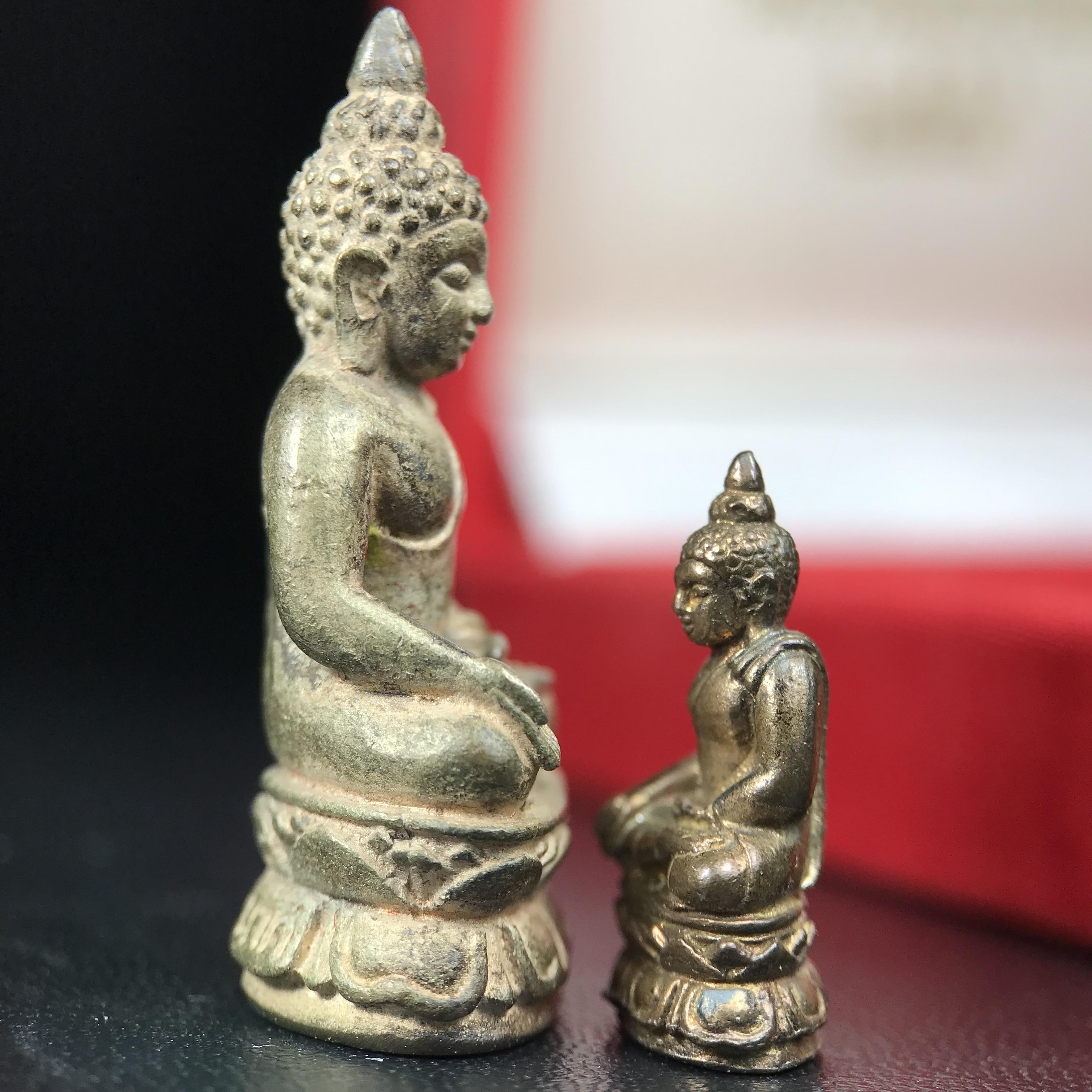 พระกริ่ง-พระชัยวัฒน์ ไพรีพินาศ วัดบวรนิเวศวิหาร ปี 2544 เนื้อสัมฤทธิ์ พิธีดีเยี่ยม สมเด็จพระญาณสังวร พระสังฆราช เสด็จจุดเทียนชัยและทรงอธิษฐานจิตด้วยพระองค์เอง(พิธีใหญ่นิยม)(1ใน9989องค์)