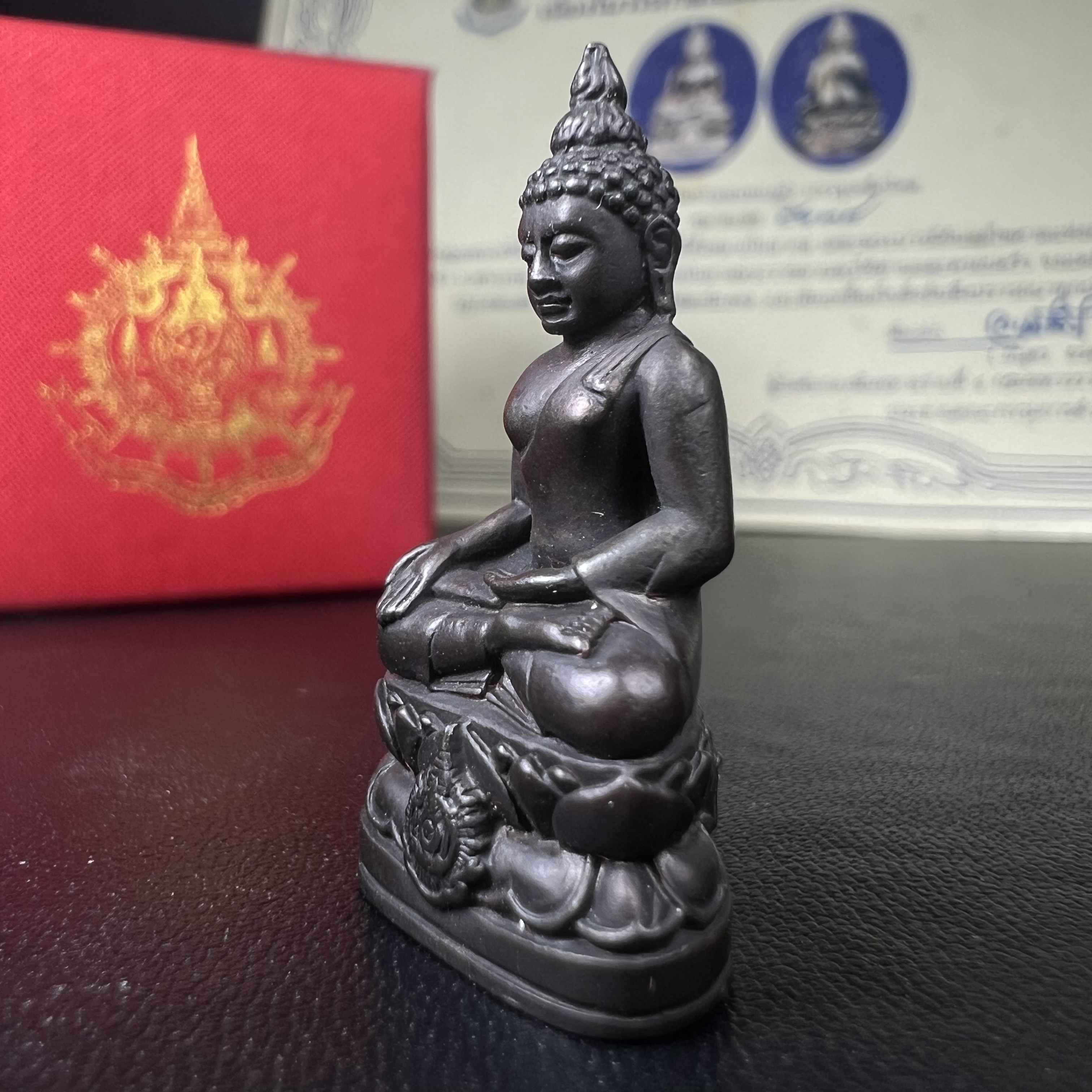 พระกริ่งไพรีพินาศ เฉลิมพระเกียรติ พระบาทสมเด็จพระเจ้าอยู่หัวรัชกาลที่9 พระชนมพรรษา 6 รอบ ปี2542 เนื้อนวโลหะผสมทองคำ(บรรจุเหล็กไหล)ดีนอก-ดีใน***องค์นี้สภาพสวยครบสมบูรณ์ มาพร้อมกล่องเดิมและใบรับรองจากผู้จัดสร้างแบบนี้หายากมาก***