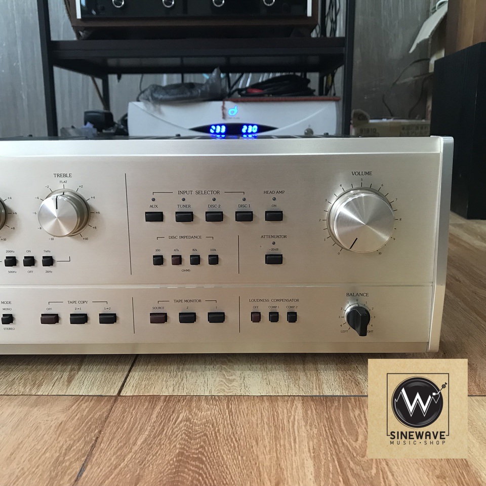 Integrated Amp ยี่ห้อ Accuphase รุ่น E-301 (Made in Japan) ไฟ 220Volts