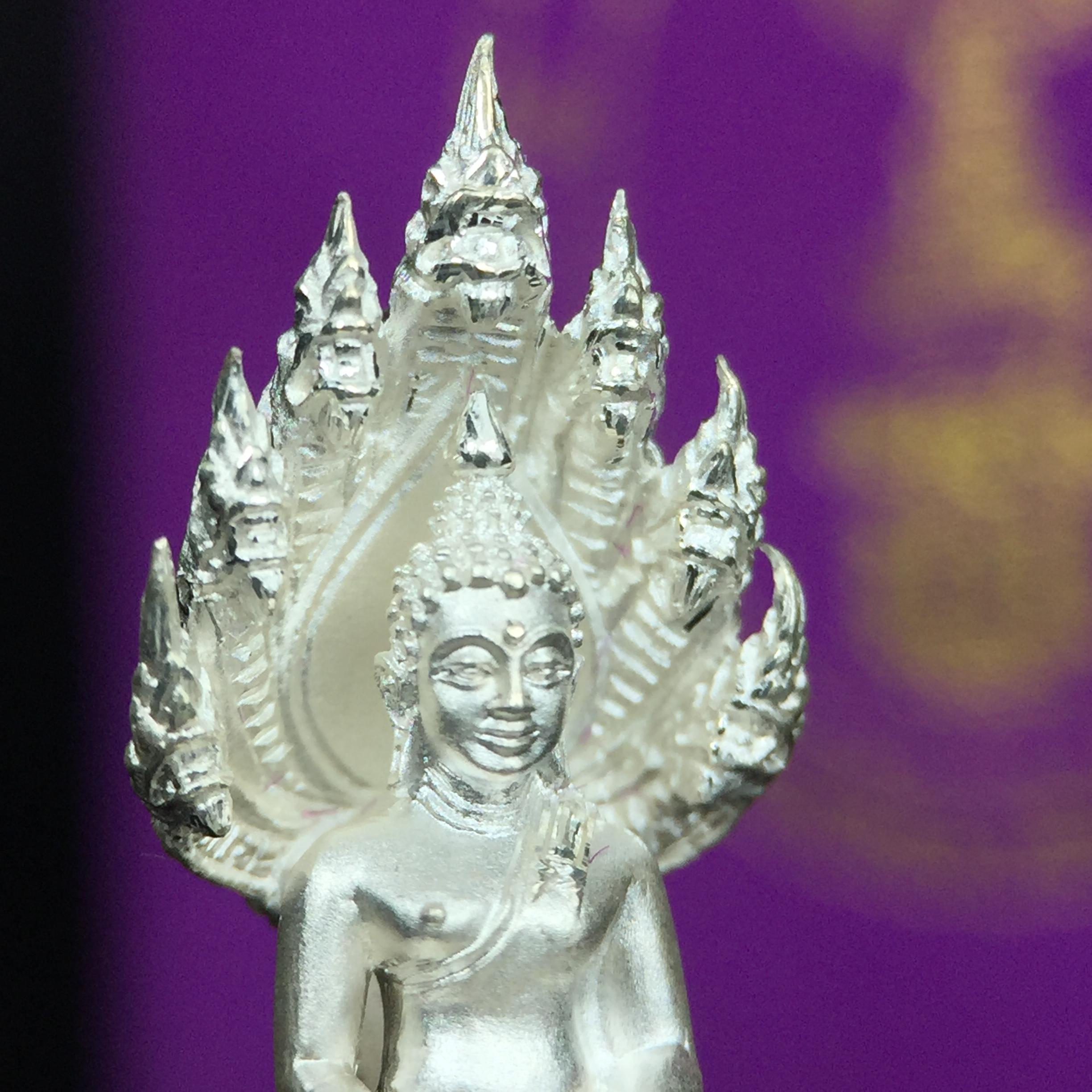 พระนาคปรก สธ. รุ่นสร้างพระอุโบสถเฉลิมพระเกียรติ 4 รอบ 84 พรรษา สมเด็จพระเทพรัตนราชสุดาฯ วัดบวรนิเวศวิหาร ปี 2543 พิมพ์เล็ก เนื้อเงินบริสุทธิ์ แบบพ่นทรายขัดเงาบางส่วน(สภาพ สวย กล่องบรรจุเดิมครบ)พิธีใหญ่ พุทธศิลป์งดงาม หายาก (1 ใน 2999 องค์)