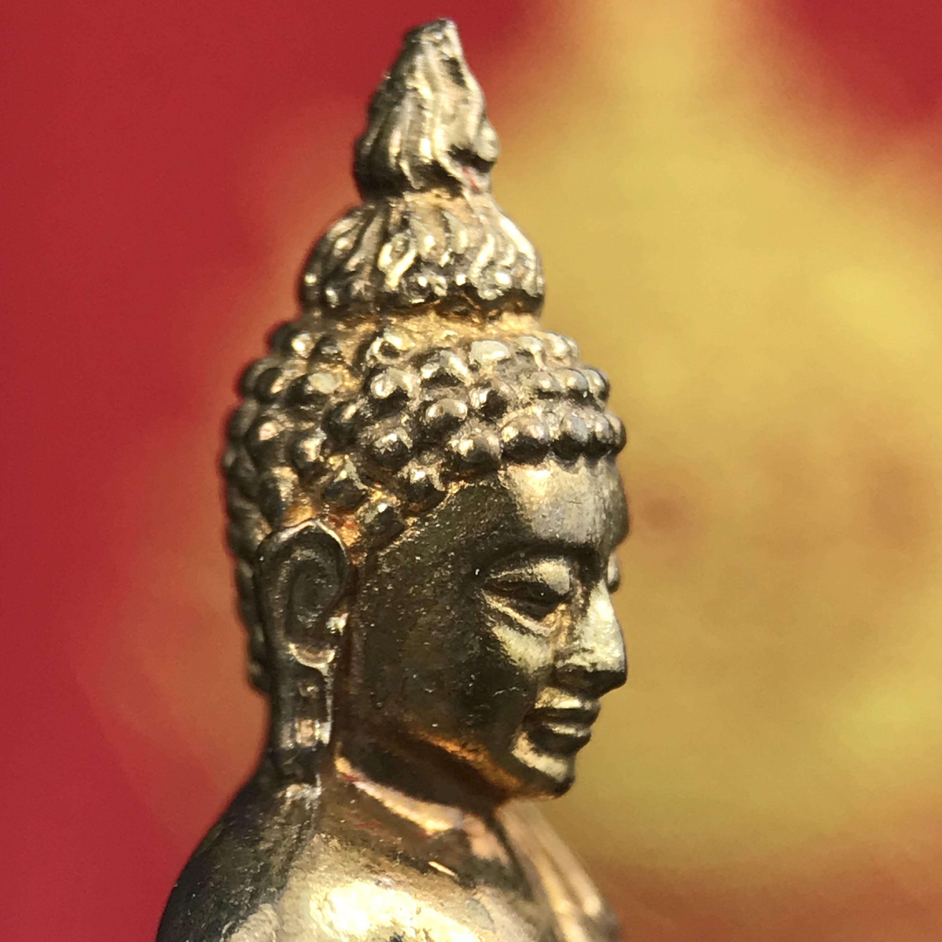 พระกริ่งไพรีพินาศ บรรจุเหล็กไหล ครั้งแรกและครั้งเดียวในประวัติศาสตร์ เฉลิมพระเกียรติ พระบาทสมเด็จพระเจ้าอยู่หัวรัชกาลที่9 พระชนมพรรษา 6 รอบ ปี2542 เนื้อสัมฤทธิ์(บรรจุเหล็กไหล)ดีนอก-ดีใน พิธีใหญ่ มวลสารเด่น(พิเศษกรรมการ ตอก 2 โค๊ต หมายเลข ๑๕๙๓)หายาก