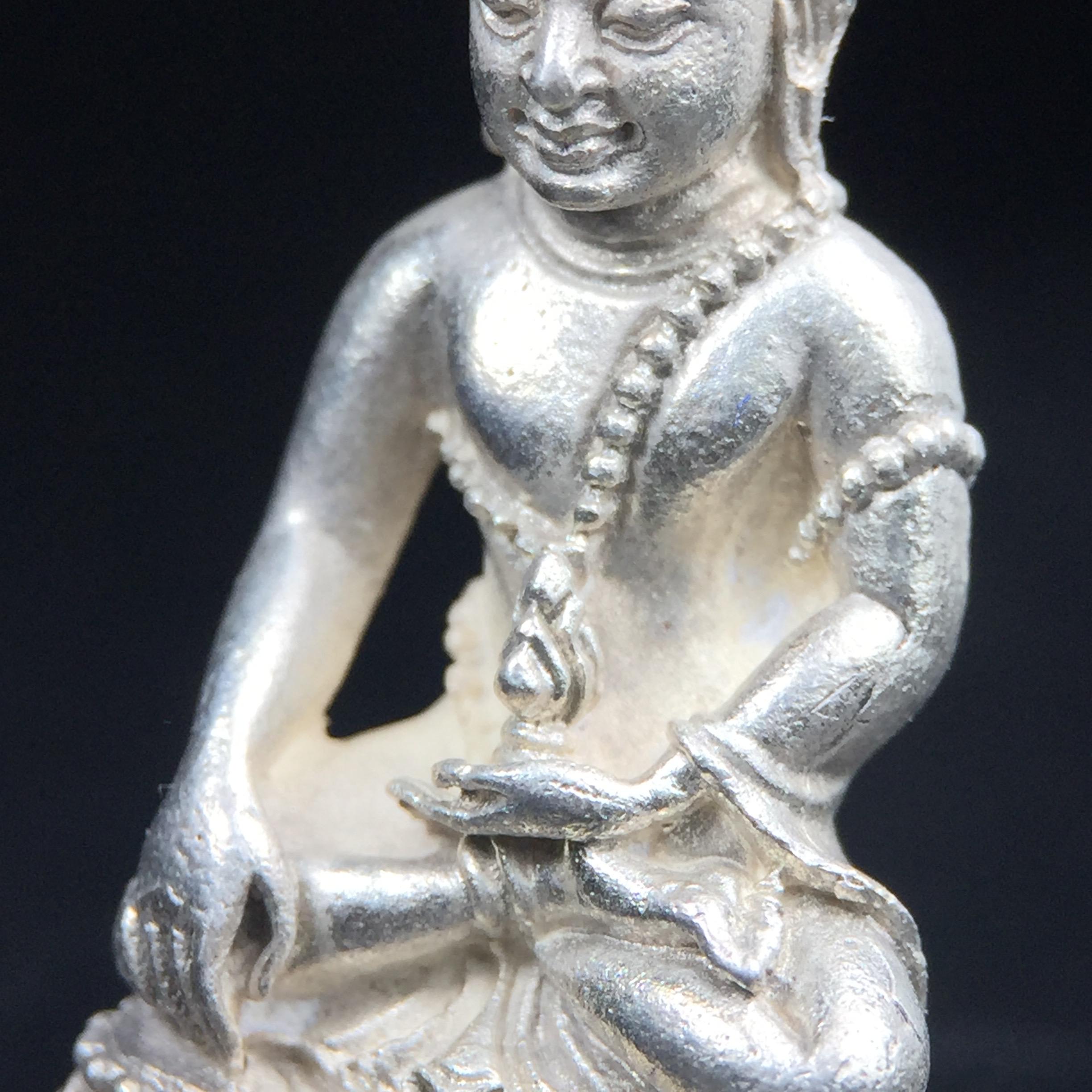 พระกริ่งศิรากาศ ภปร.(พระกริ่งคุ้มเกล้า)วัตถุมงคล"คุ้มเกล้าฯ" มูลนิธิ “คุ้มเกล้า” ในพระบรมราชูปถัมภ์ จัดสร้าง โรงพยาบาลภูมิพล เนื้อเงิน(พิมพ์หน้าไทย)(สภาพผิวสวย)(รัชกาลที่9เสด็จเททอง)(พิธีใหญ่)(นิยม)