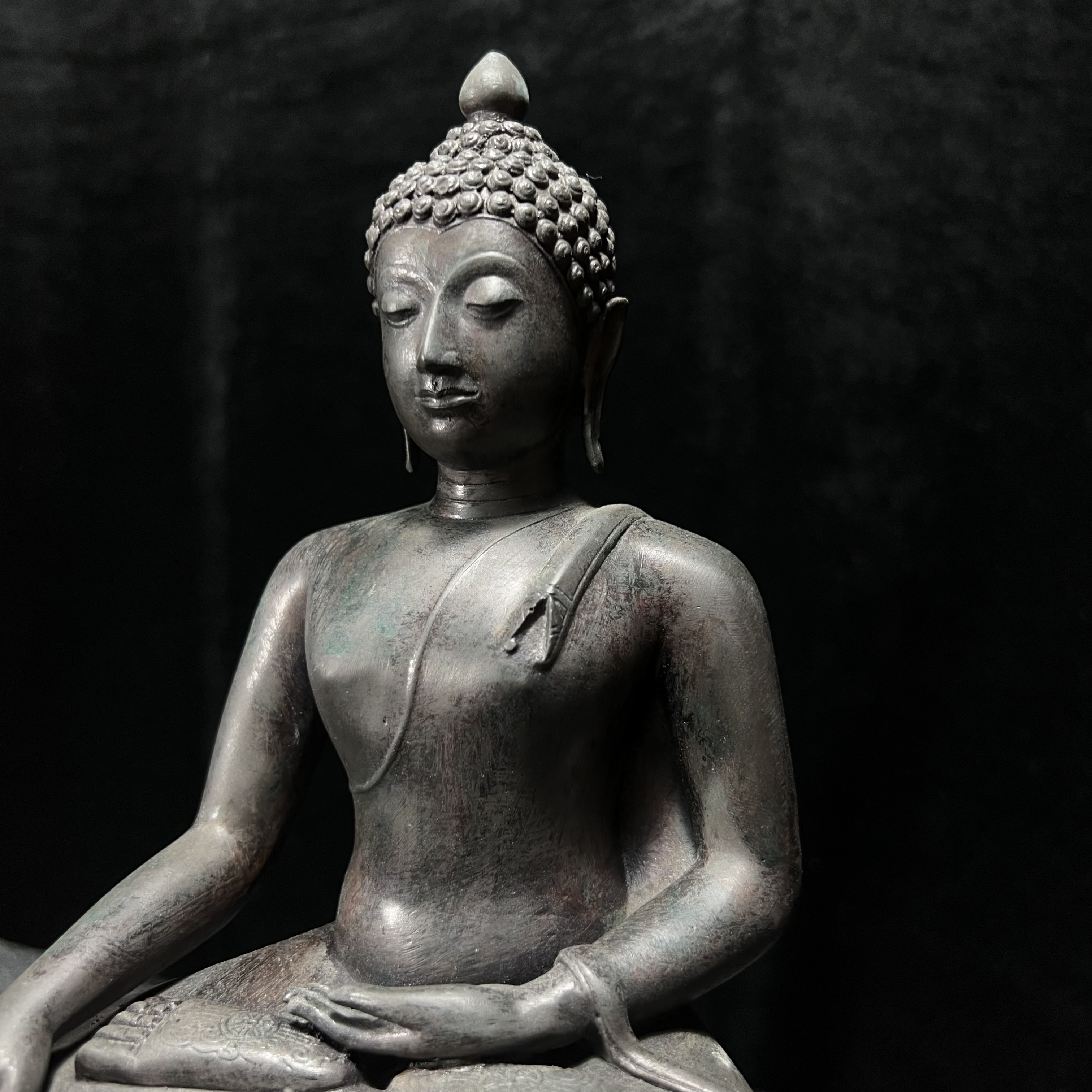 พระพุทธนรสีห์ จปร.+ภปร. ครบรอบ 100 ปี ธนาคารไทยพาณิชย์ ปี 2550 พระบูชาหน้าตัก 5 นิ้ว 2 ถอด(พร้อมตลับพระธาตุ) สมเด็จพระเทพรัตนราชสุดาฯ เสด็จเป็นองค์ประธานในพิธีเททอง(พุทธศิลป์งดงาม)ด้านหน้าฐานประดับด้วยตราสัญลักษณ์พระปรมาภิไธยย่อ