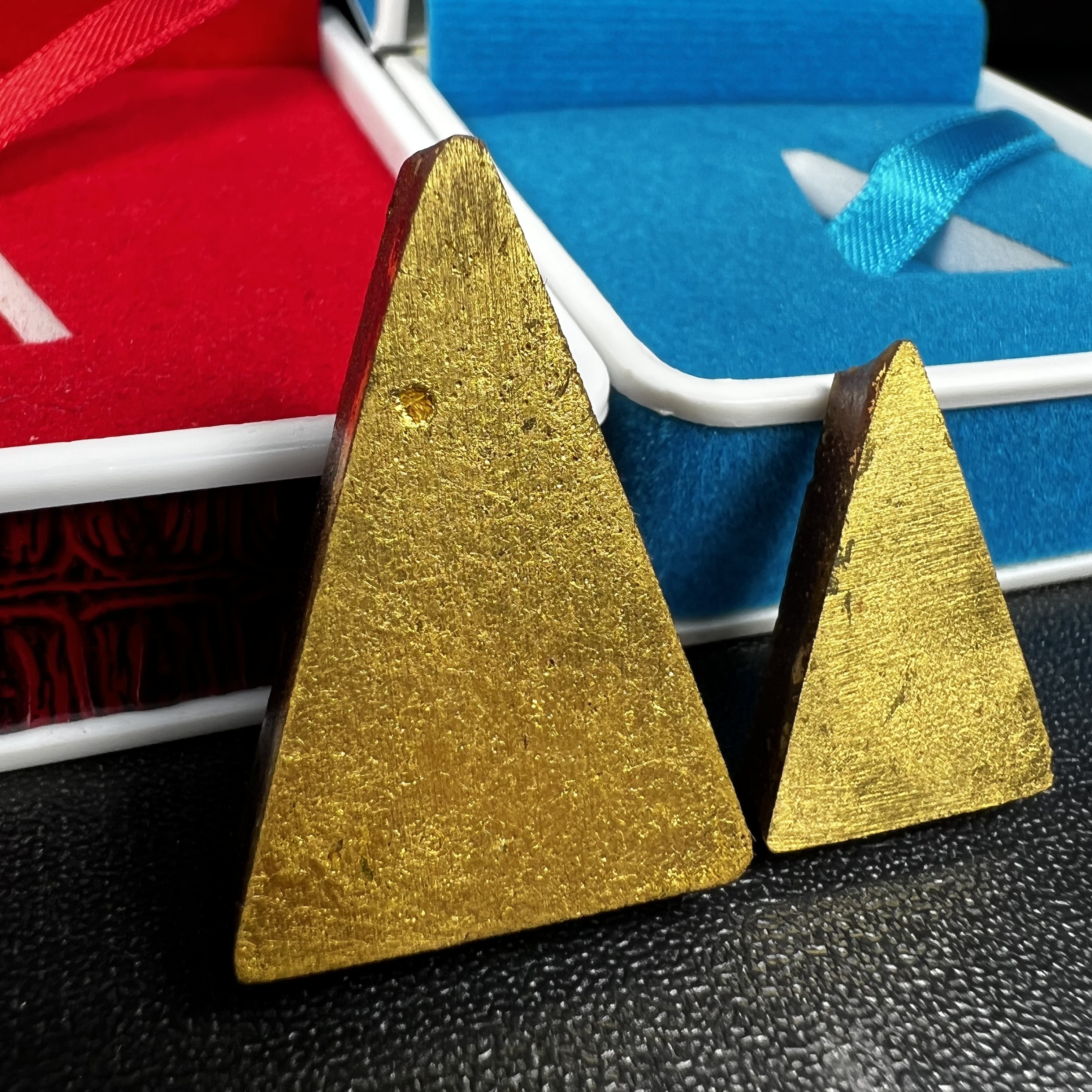 พระกำลังแผ่นดิน พระราชทาน วัดบวรนิเวศวิหาร ปี2539 พิมพ์ใหญ่-พิมพ์เล็ก กรรมการ (ในหลวง รัชกาลที่ 9 พระราชทานมวลสารจิตรลดา)นิยมหายาก