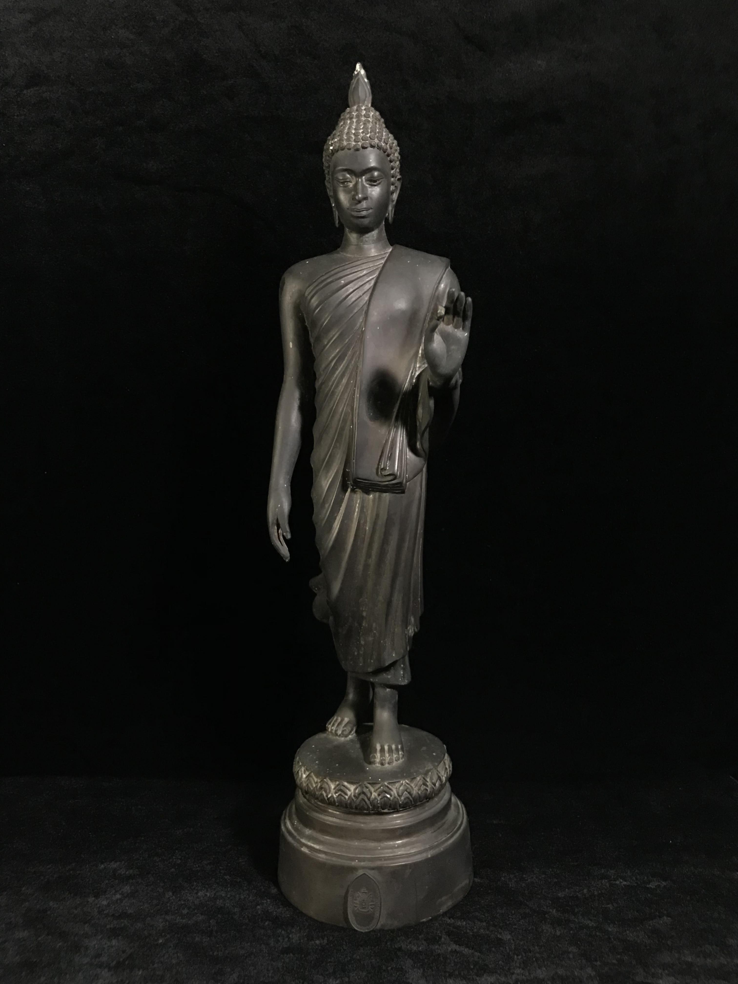 พระบูชา 25พุทธศตวรรษ พระศรีศากยะทศพลญาณ ประธานพุทธมณฑลสุทรรศน์ ปี 2531 ตราสัญลักษณ์พระราชพิธีรัชมังคลาภิเษก ปี 2531 หมายเลข (๑๕)๕๘๓ ขนาดความสูง 15 นิ้ว รวมฐานสูง 18 นิ้ว(นิยมหายาก)