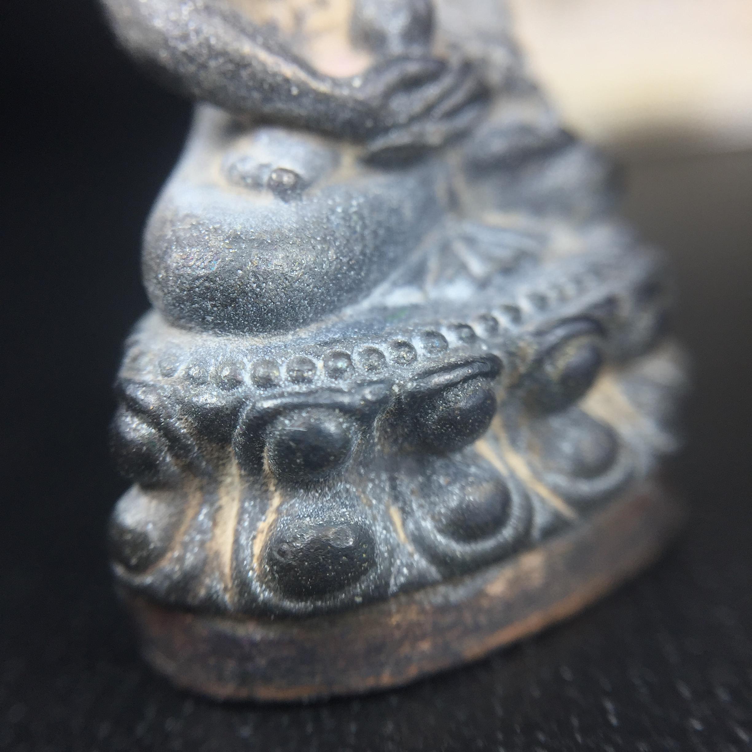 พระกริ่งชินบัญชรฉลองพระชันษา 100 ปี สมเด็จพระญาณสังวร วัดบวรนิเวศวิหาร ปี 2556 เนื้อนวโลหะผสมทองคำก้นทองแดง พิธีใหญ่ มวลสารเด่น นิยม(1 ใน 2556 องค์)