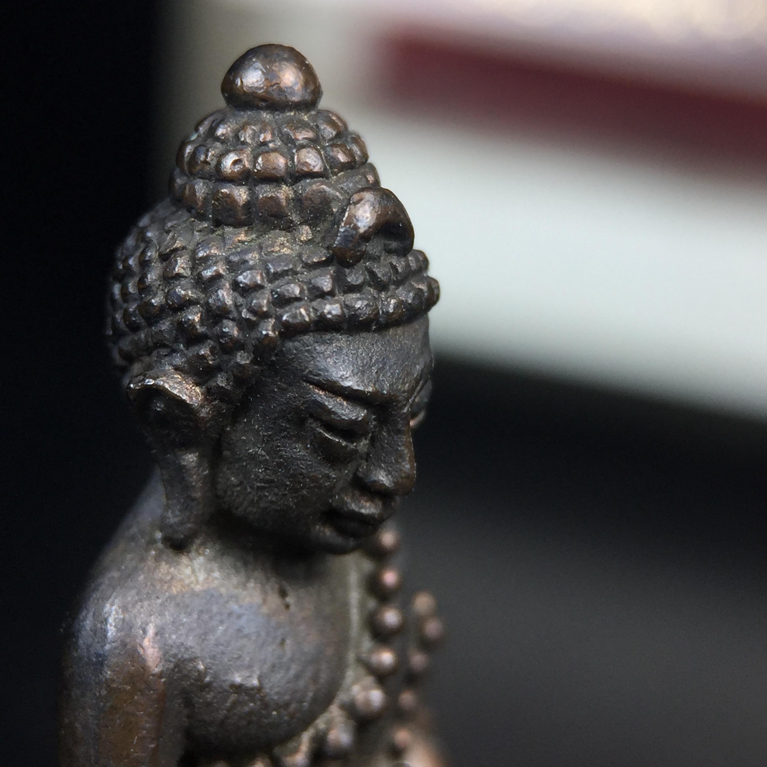 พระกริ่งญาณสังวร(พระกริ่ง ญส.)ปี 2519 เนื้อนวโลหะก้นเงิน สมเด็จพระญาณสังวรและหลวงพ่อคูณ ปริสุทโธ จับสายสูตรร่วมกันในพิธีเททอง ณ อุโบสถวัดบวรนิเวศวิหาร(พิธีใหญ่ เจตนาดี หลวงปู่โต๊ะร่วมปลุกเสก)(สภาพสวยเดิมนอนคากล่องบรรจุเดิมแบบนี้ไม่ควรพลาด)หายาก1ใน2999องค์