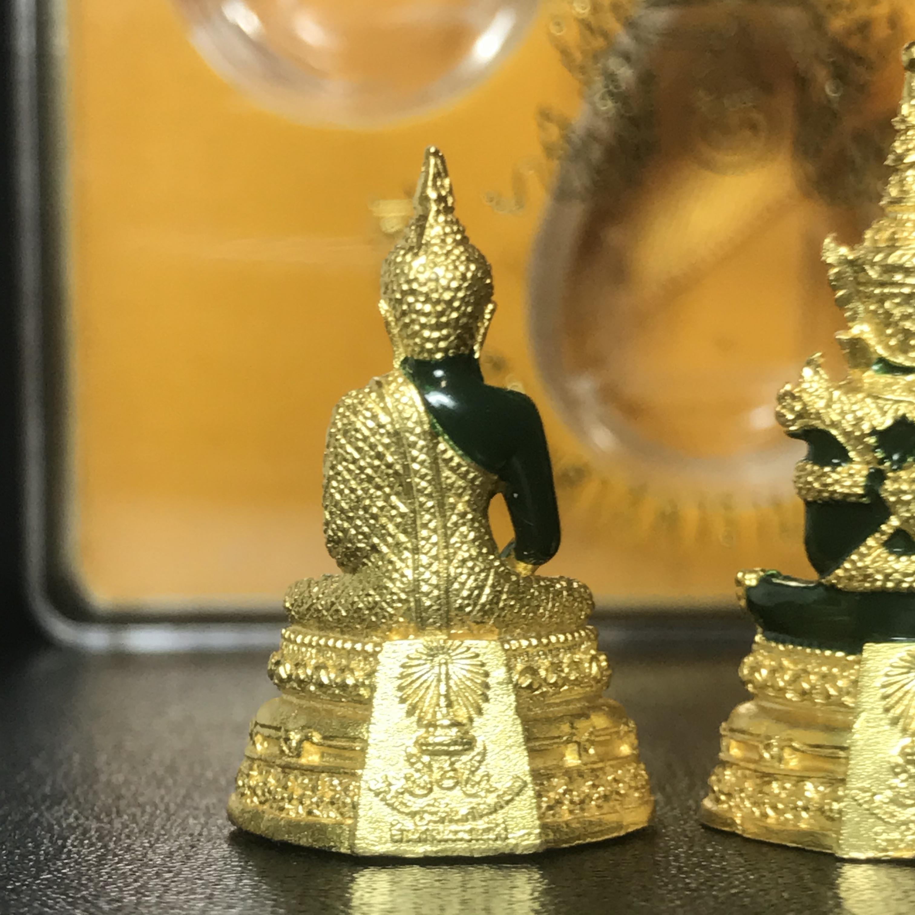 พระพุทธมหามณีรัตนปฏิมากร(พระแก้วมรกต) วัดพระศรีรัตนศาสดาราม สำนักพระราชวัง จัดสร้าง ชุด3 ฤดู ร้อน ฝน หนาว(บรรจุมวลสารใต้ฐาน)