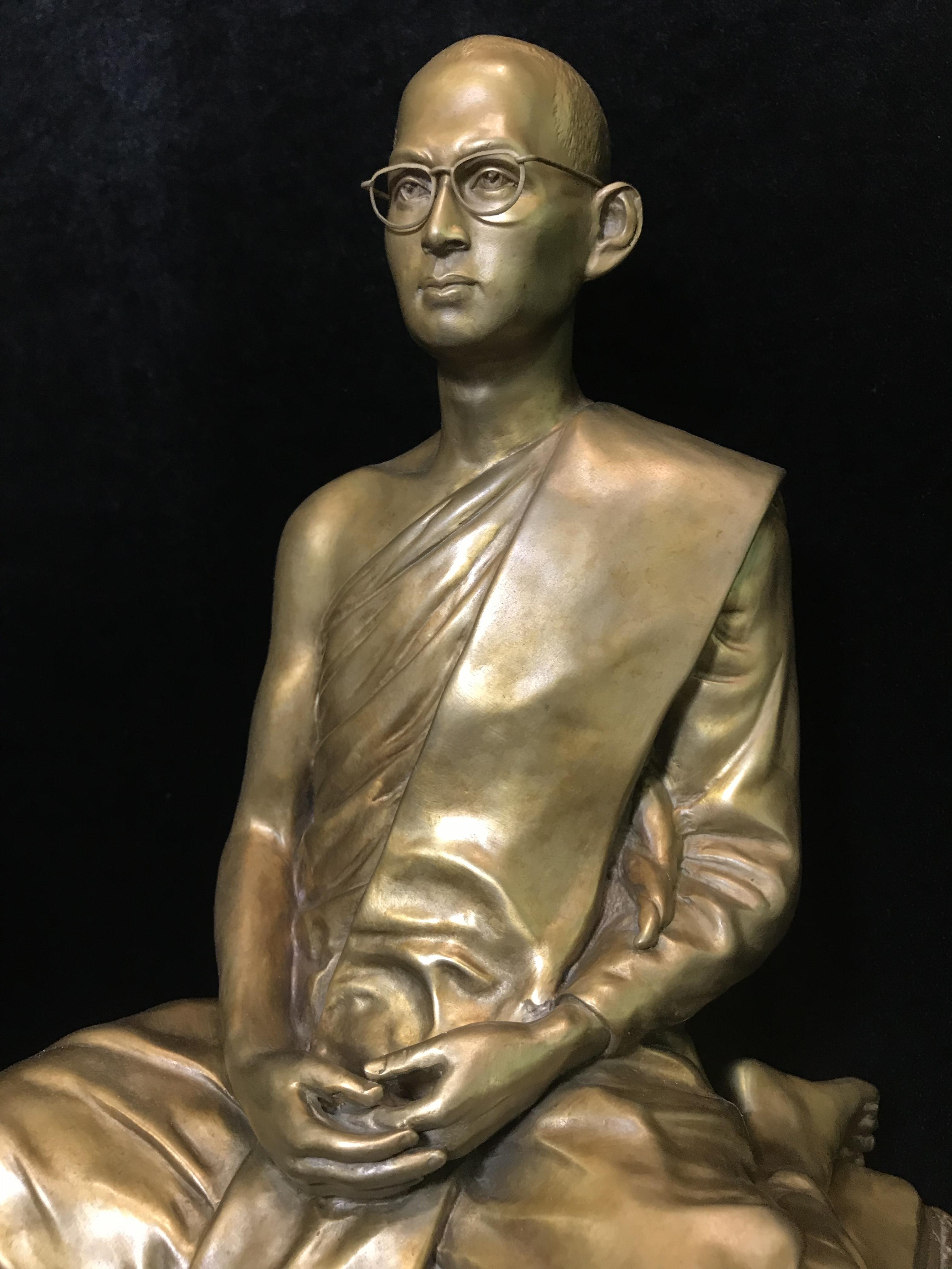 พระบรมรูปพระบาทสมเด็จพระเจ้าอยู่หัวรัชกาลที่9 ทรงผนวช(หน้าตัก9นิ้ว) เนื่องในโอกาสมหามงคลเฉลิมพระชนมพรรษา 7 รอบ 84 พรรษา 5 ธันวาคม 2554