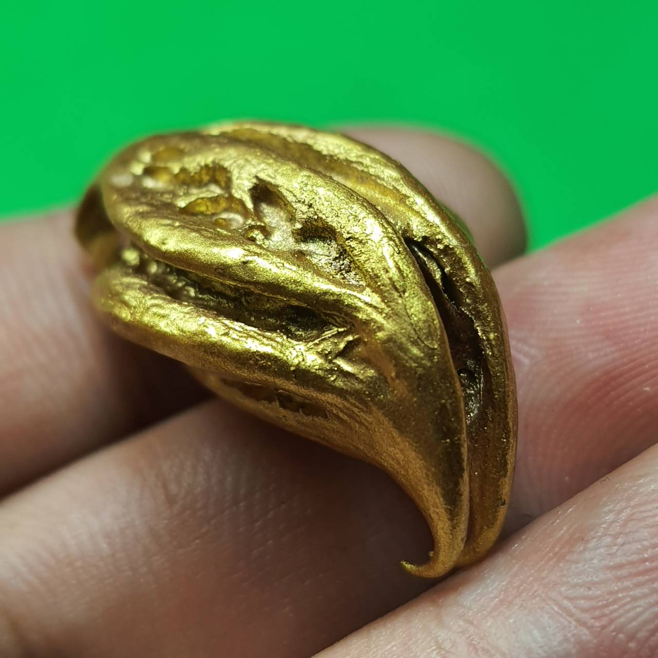 ของป้องกัน พญาเล็บครุฑ สีทอง ป้องกันภัย เพิ่มอำนาจ เกี่ยวเงินทอง เล็บครุฑ เล็บพญาครุฑ ผลเล็บครุฑ