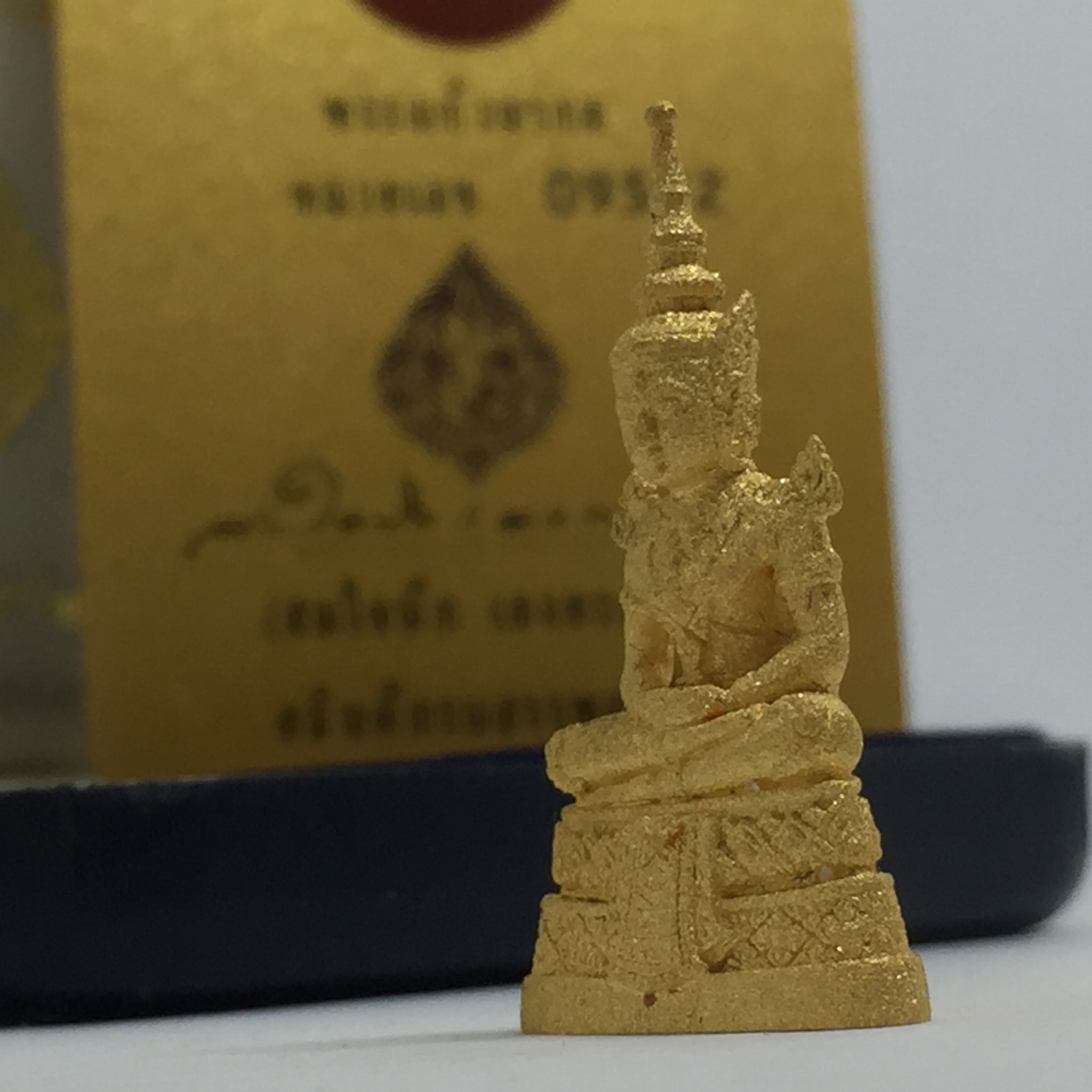 พระแก้วมรกต เนื้อทองคำพ่นทราย กรมสรรพสามิตจัดสร้างขึ้นเนื่องในโอกาสครบรอบ 64 ปีของกรมสรรพสามิต และเนื่องในวโรกาสที่พระบาทสมเด็จพระเจ้าอยู่หัวทรงครองราชย์ครบ 50 ปีในปีกาญจนาภิเษก เมื่อ พ.ศ.2539