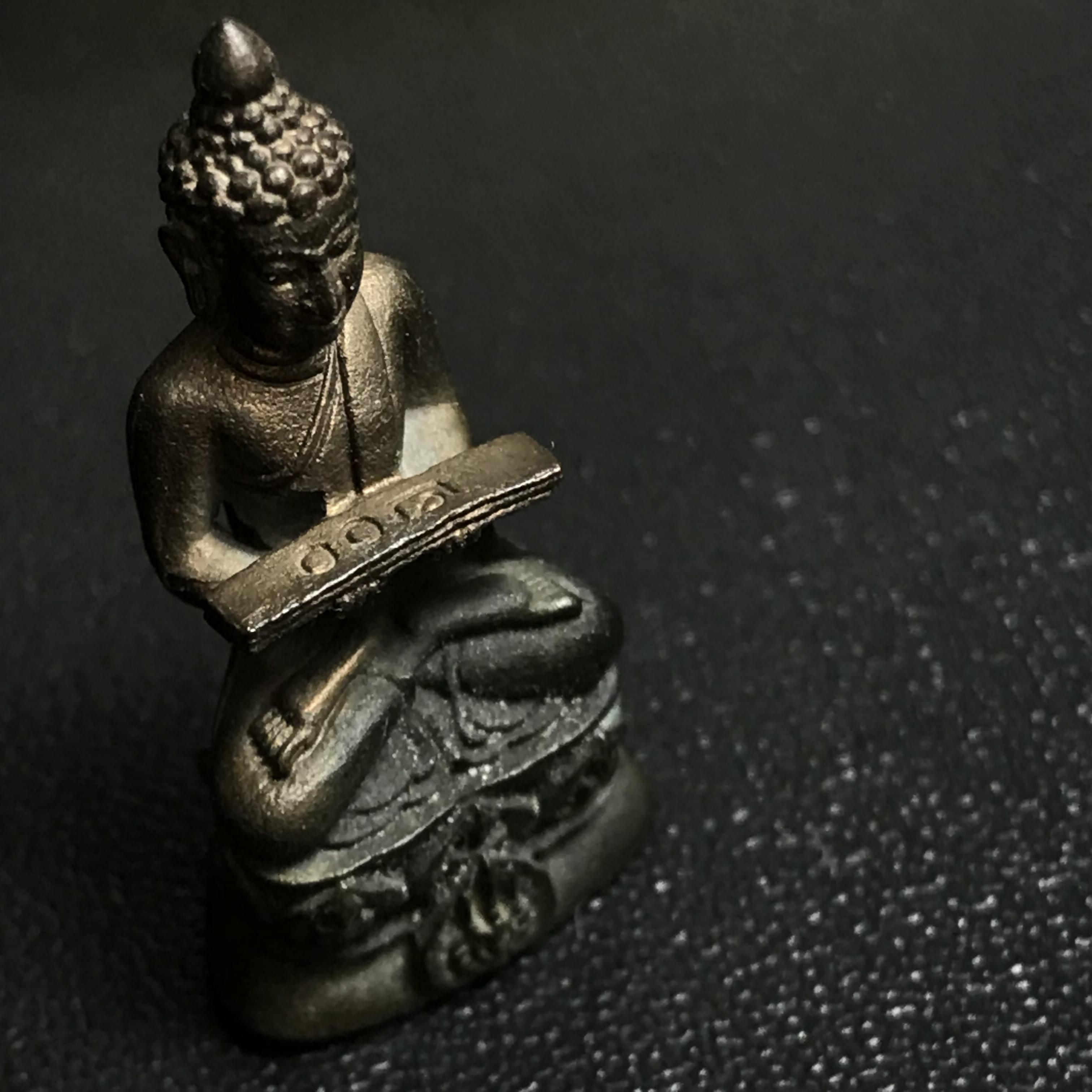 พระกริ่งปรมานุชิตชิโนรส วัดพระเชตุพนวิมลมังคลาราม(วัดโพธิ์) ปี2533 เนื้อนวโลหะ ( ในหลวงรัชกาลที่9เสด็จเททอง)