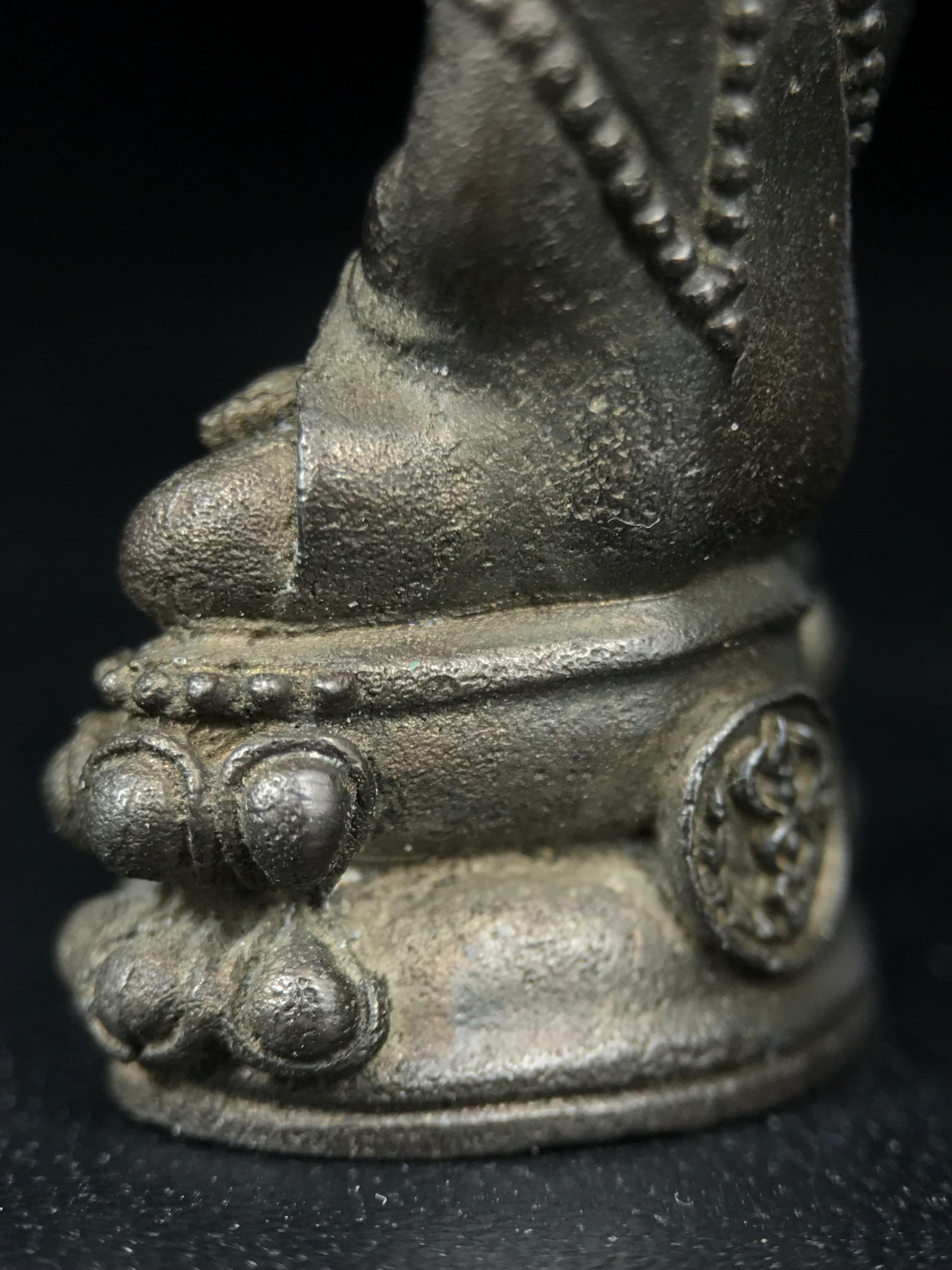 พระกริ่งศิรากาศ ภปร.(พระกริ่งคุ้มเกล้า)วัตถุมงคล"คุ้มเกล้าฯ" มูลนิธิ “คุ้มเกล้า” ในพระบรมราชูปถัมภ์ จัดสร้าง โรงพยาบาลภูมิพล เนื้อนวโลหะ(พิมพ์หน้าไทย)(ในหลวงรัชกาลที่9เสด็จเททอง)(พิธีใหญ่)(นิยม)