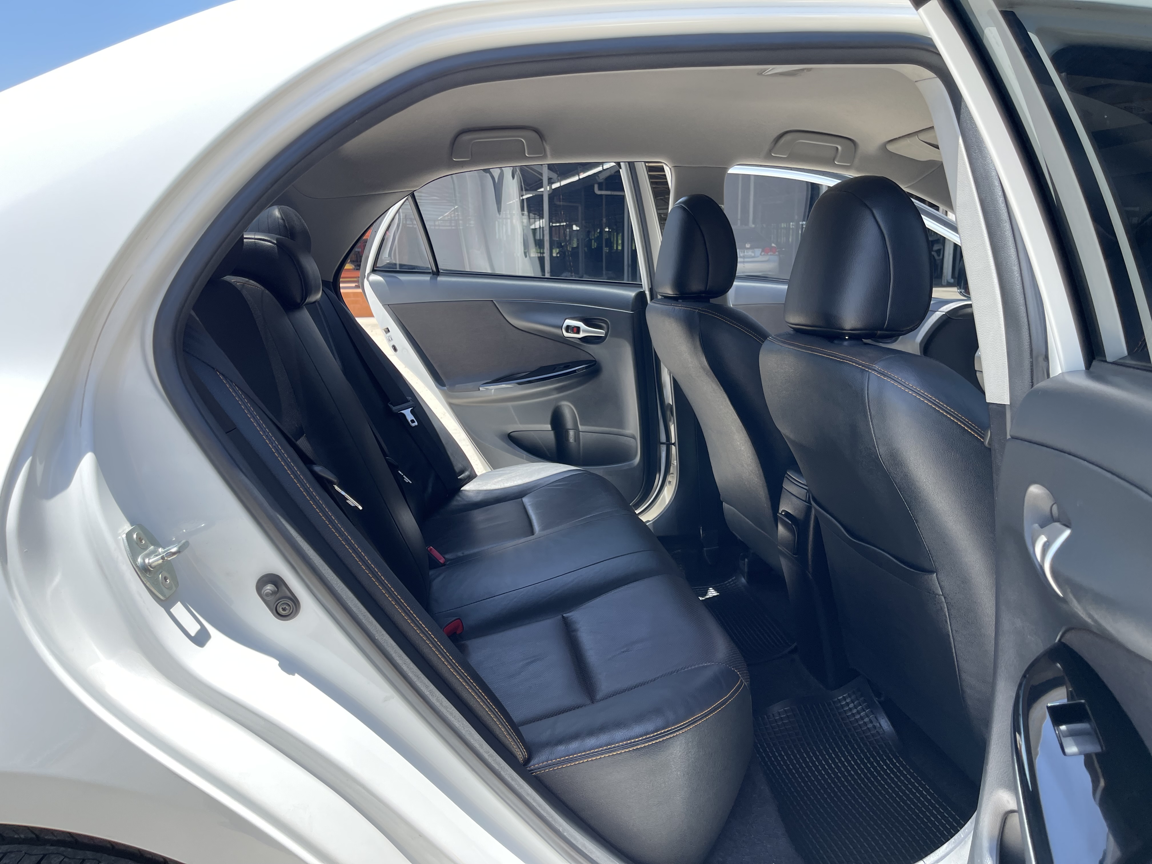 Toyota Altis 1.8 TRD Sportivo Dvd At 2013 ขาว