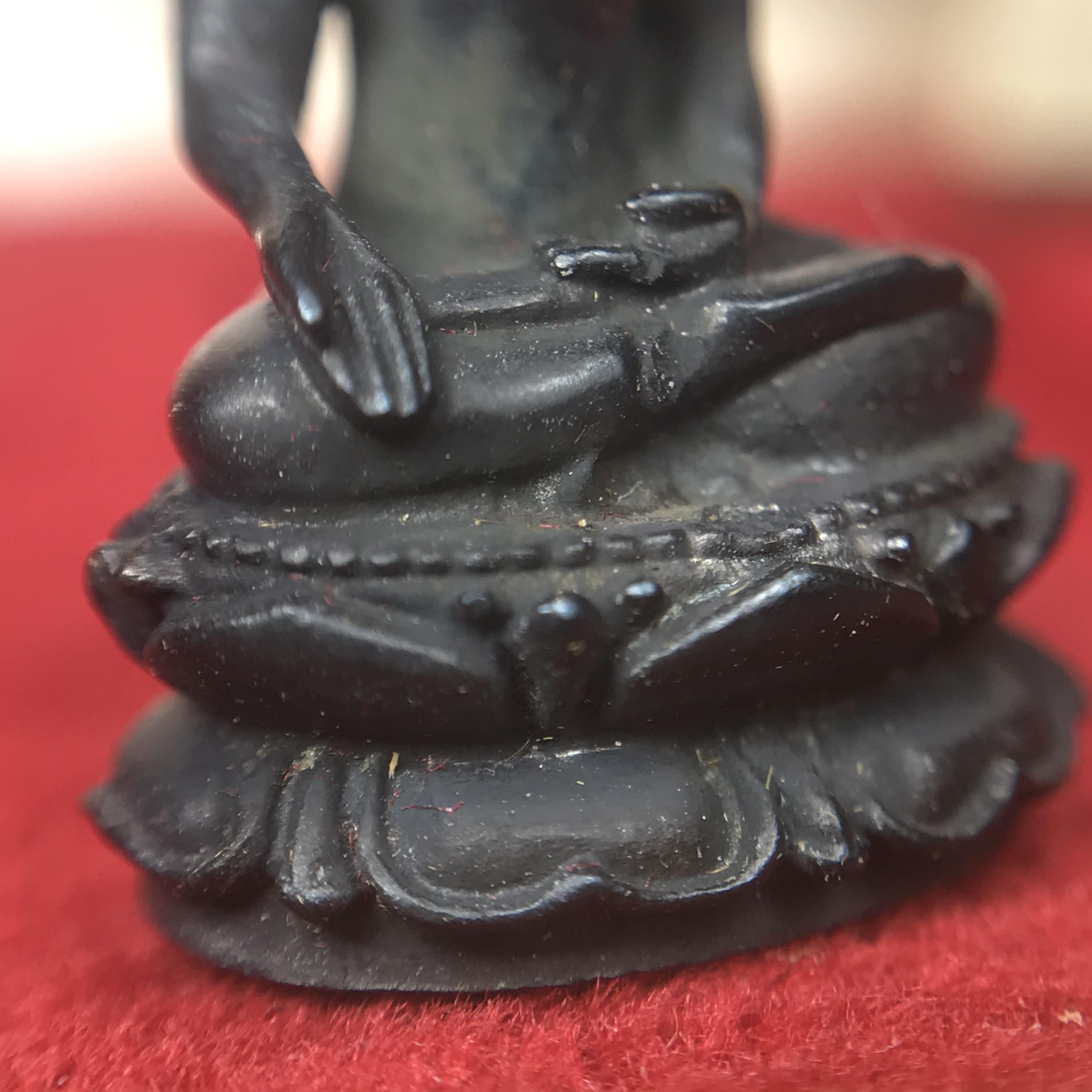 ชุดพระกริ่งไพรีพินาศ(รุ่นแรก สมเด็จพระญาณสังวร) เนื่องในพระบรมราชวโรกาสพระบาทสมเด็จพระเจ้าอยู่หัวรัชกาลที่9 เสด็จพระราชดำเนิน ในงานตัดลูกนิมิตสีมาอุโบสถ วัดเพชรวราราม จ.เพชรบูรณ์ ปี ๒๕๒๐ รุ่นเขาค้อ (ชุดกรรมการ ได้รับพระราชทาน พบเจอและหายากมากในปัจจุบัน)