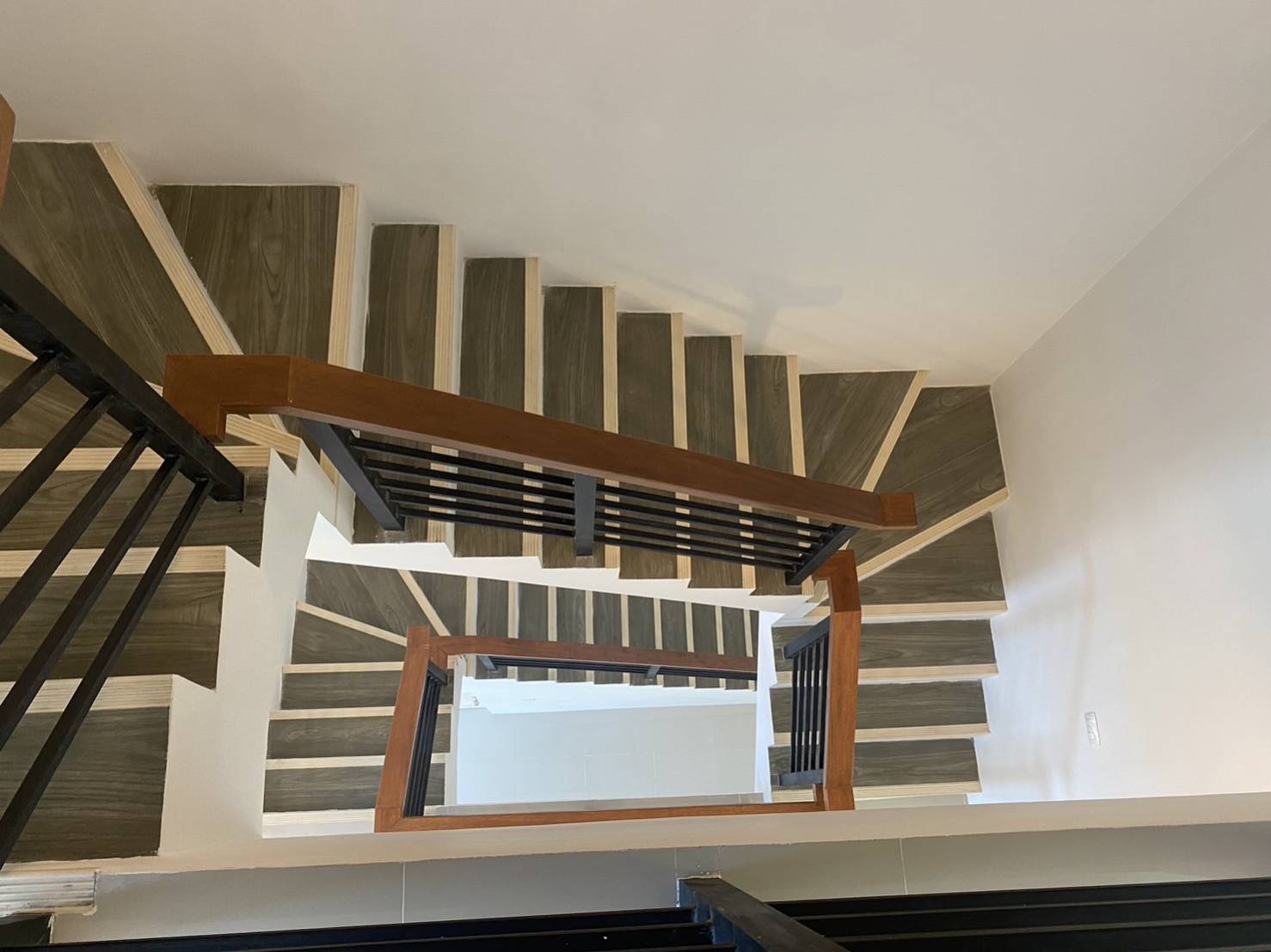 For Sales : Chaofah, 3-Storey Commercial Building, 3 Bedrooms 4 Bathrooms