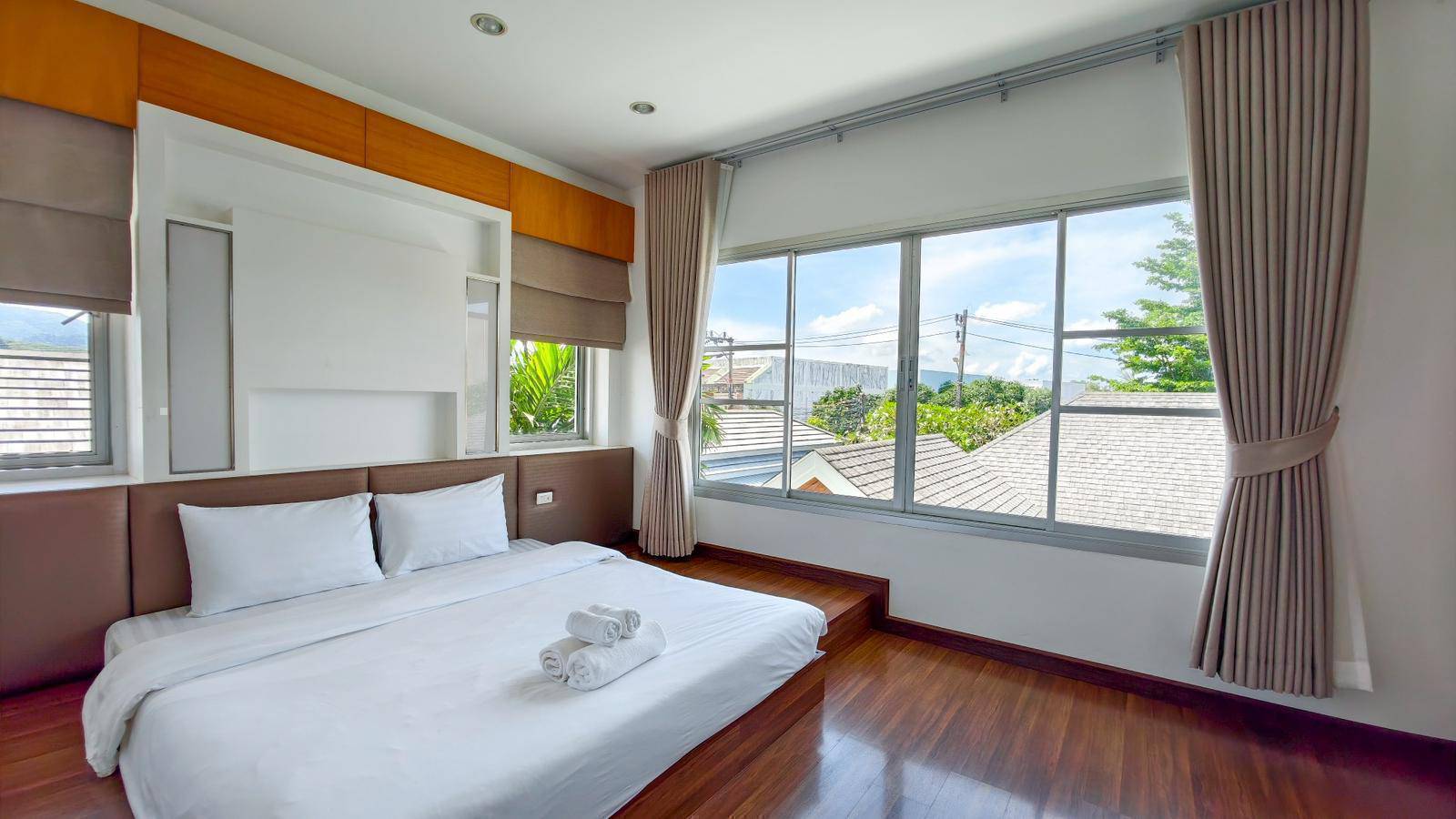 For Sales : Chalong, Luxury Pool Villa, 6 Bedrooms 7 Bathrooms