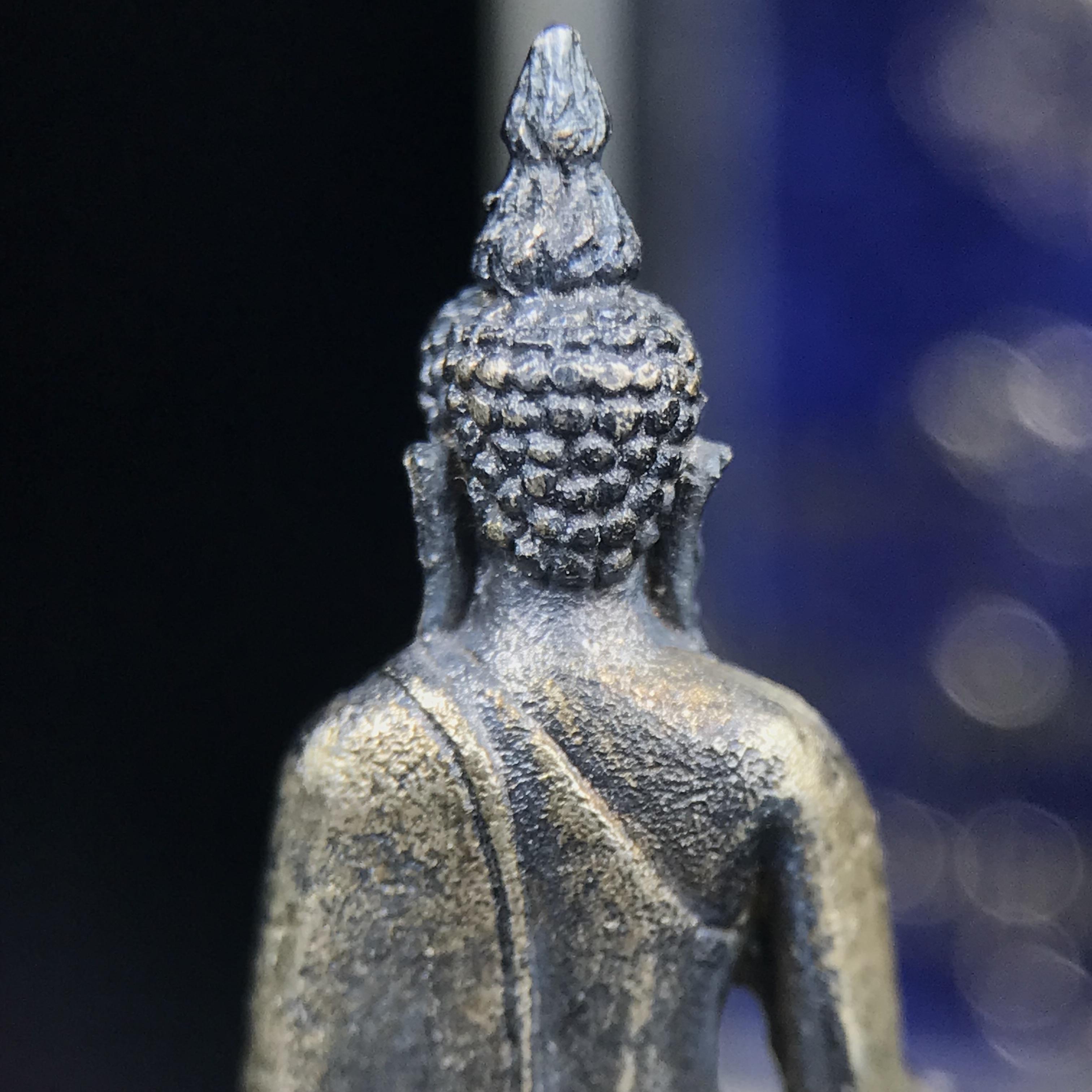 พระกริ่งไพรีพินาศ ภปร. รุ่นแรกของประเทศไทย วัดปทุมวนาราม ปี 2535 เนื้อเงิน(ผิวเดิม ผิวขึ้นรุ้งทั่วองค์ สวย งดงาม)(เข้มขลังทรงอานุภาพยิ่งใหญ่ กำราบศัตรูพ่ายสิ้น) ขนาดสูง 3 ซม. พร้อมกล่องบรรจุเดิมครบสมบูรณ์ (ในหลวงรัชกาลที่9เสด็จเททอง)(1ใน3000องค์)นิยมหายาก