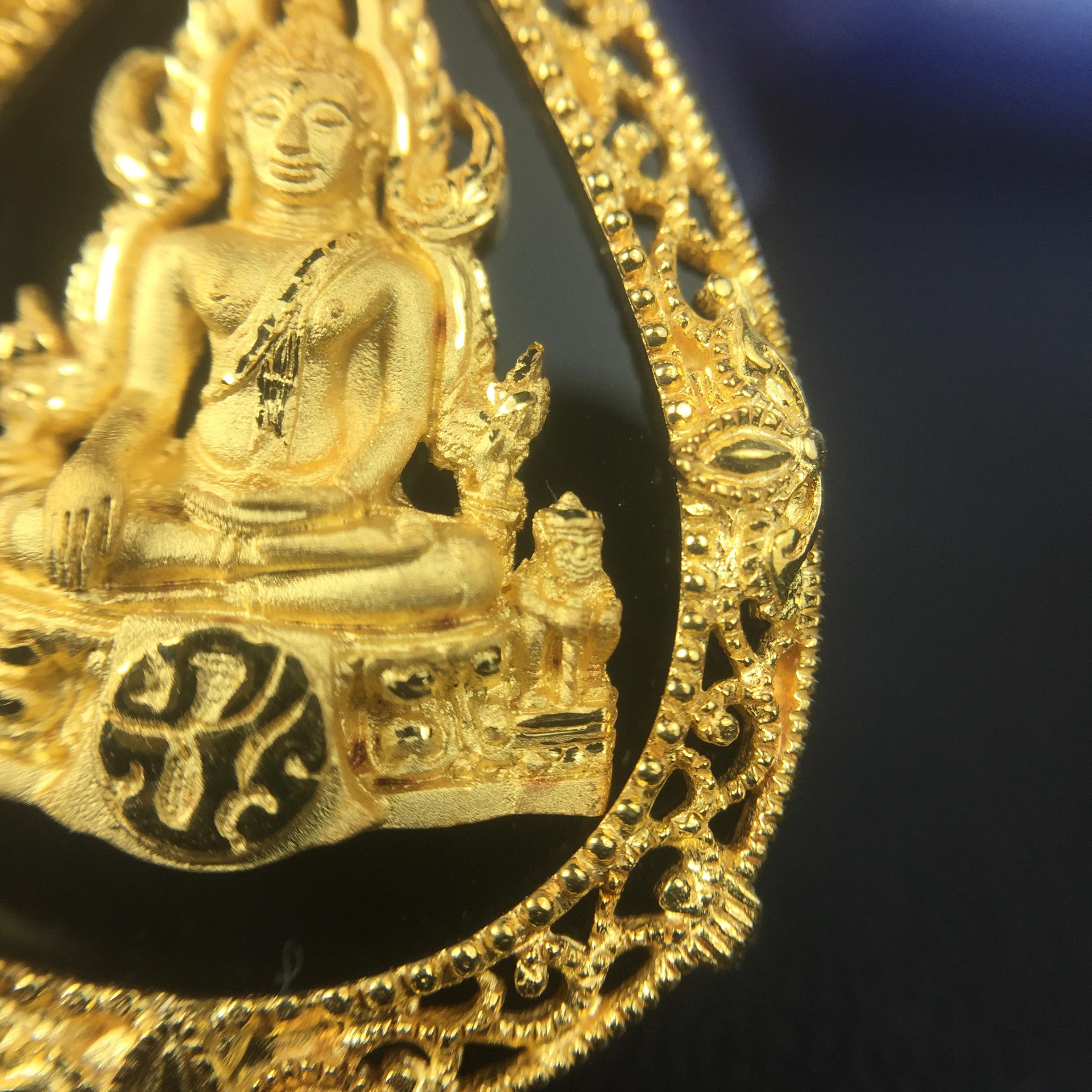 เหรียญพระพุทธชินราช ภปร. รูปหยดน้ำ โครงการ เพราะแผ่นดินนี้คือแผ่นดินเกิด เนื้อทองคำ (นน.รวม 7.3 กรัม) ปี2551 (ขนาด 21 x 29 มม.) (สวยงามหายาก)1ใน 3000องค์