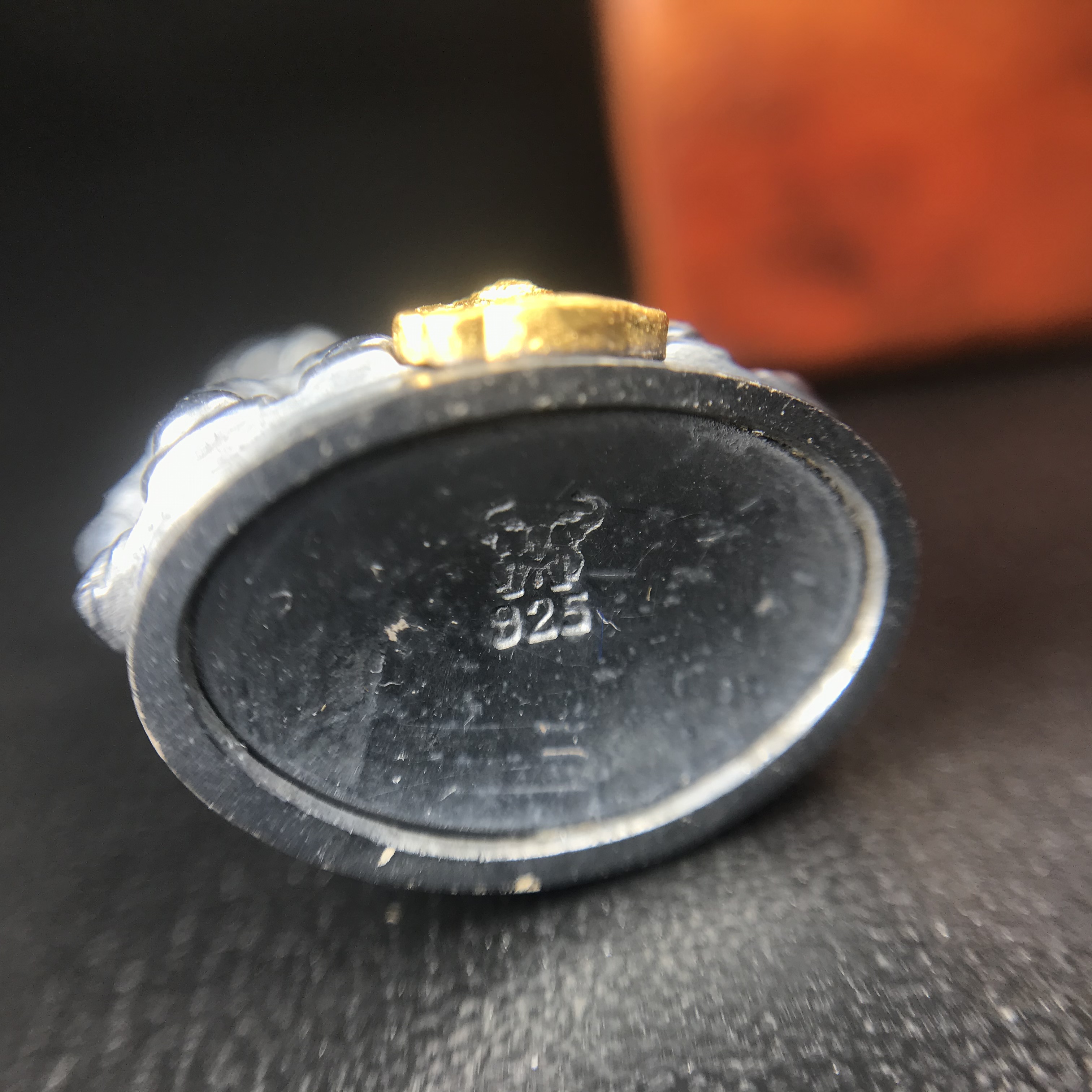 พระกริ่งสมเด็จญาณ วัดบวรนิเวศวิหาร เนื้อเงินบริสุทธิ์ 92.5% ตรากาญจนาภิเษกทองคำ+พระชัยวัฒน์ไพรีพินาศ เนื้อทองคำ พระราชทานแจกเมื่อ 3 ตุลาคม 2538 มาพร้อม กล่องลายไม้สุดหรู(ครบชุด หายาก)