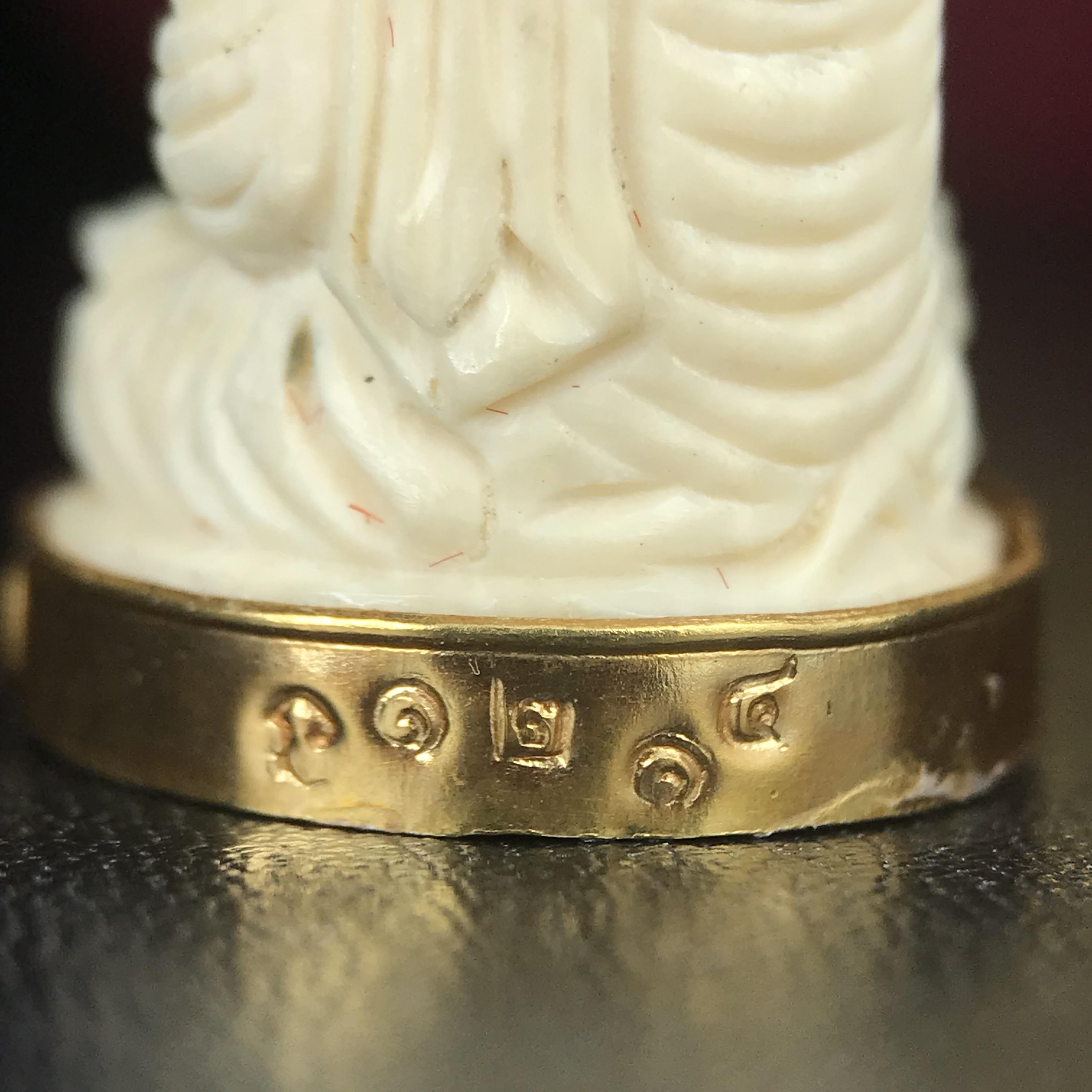 สมเด็จพระพุฒาจารย์ (โต พรหมรังสี) รุ่นคชสารหมื่นปี พ.ศ.2542 พิมพ์ลอยองค์(ฐานหุ้มทองคำ) ตอกโค๊ตและหมายเลข ๑๒๑๔ สภาพสวยสมบูรณ์กล่องบรรจุเดิมครบ (เลขสวยผลรวมได้แปด มีกินมีใช้ไม่มีหมด)(1ใน 9999 องค์)หายากพบเจอน้อยมาก