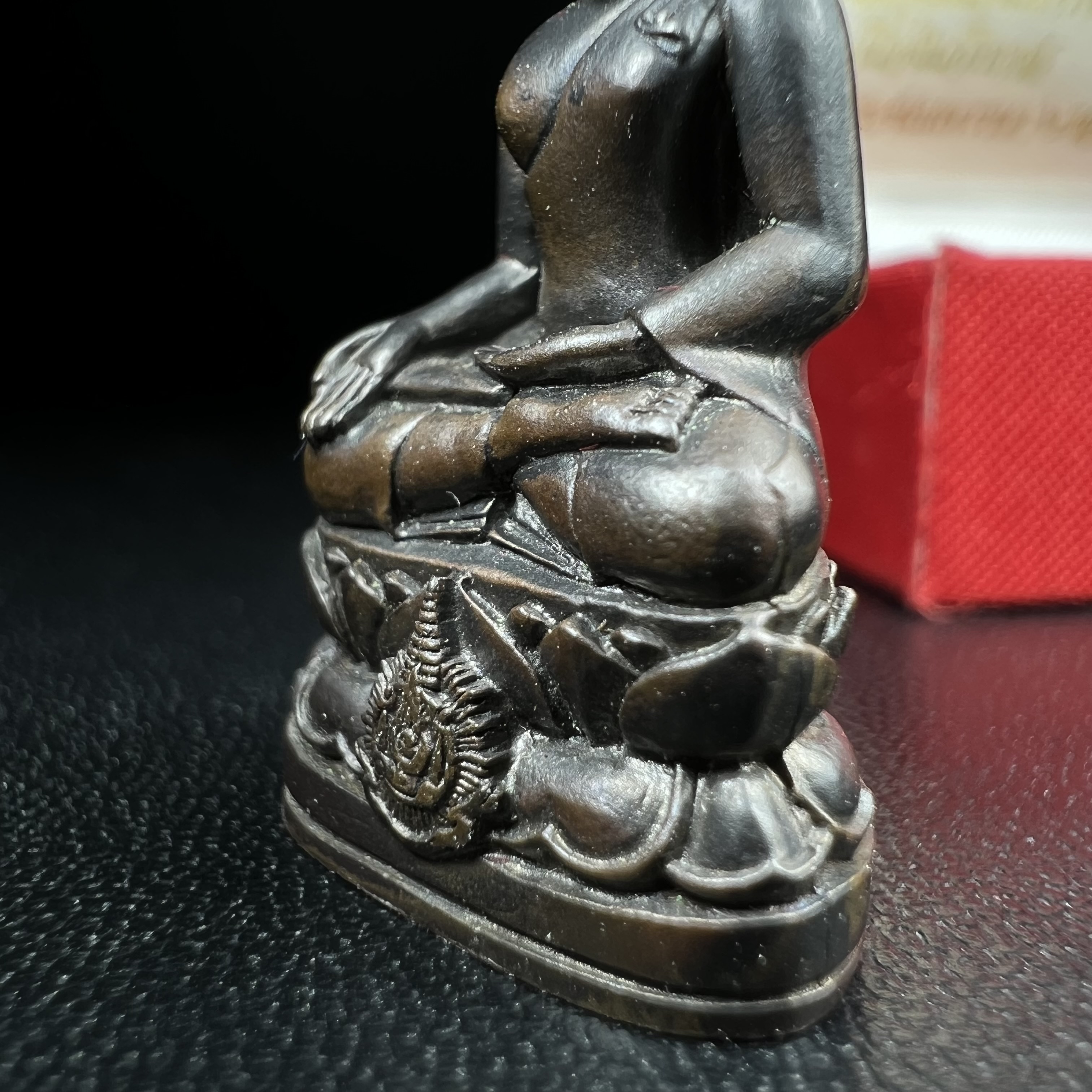 พระกริ่งไพรีพินาศ เฉลิมพระเกียรติ พระบาทสมเด็จพระเจ้าอยู่หัวรัชกาลที่9 พระชนมพรรษา 6 รอบ ปี2542 เนื้อนวโลหะผสมทองคำ(บรรจุเหล็กไหล)ดีนอก-ดีใน